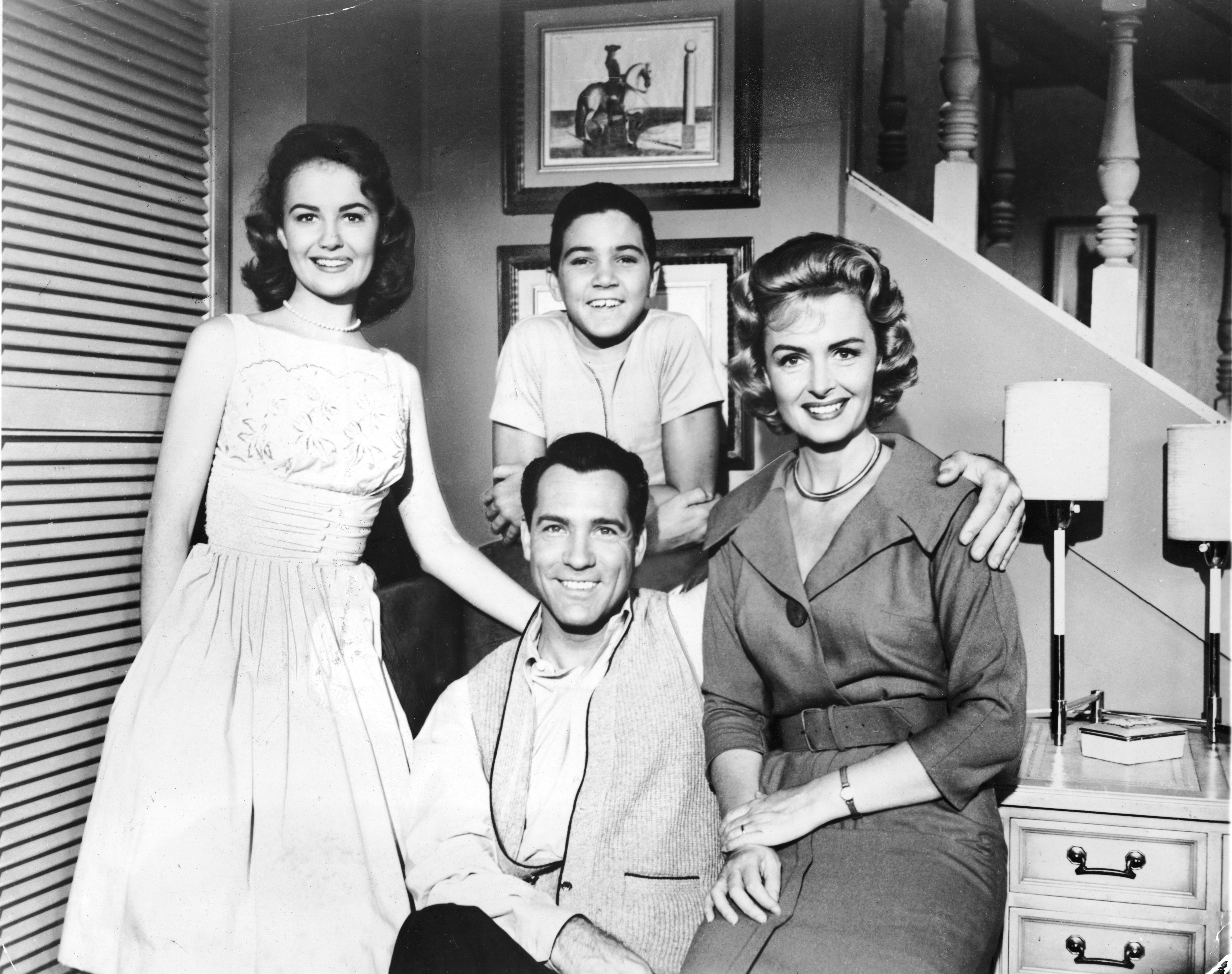 Shelley Fabares, Paul Petersen, Carl Betz, and Donna Reed in a portrait for 'The Donna Reed Show' circa 1961 | Source: Getty Images