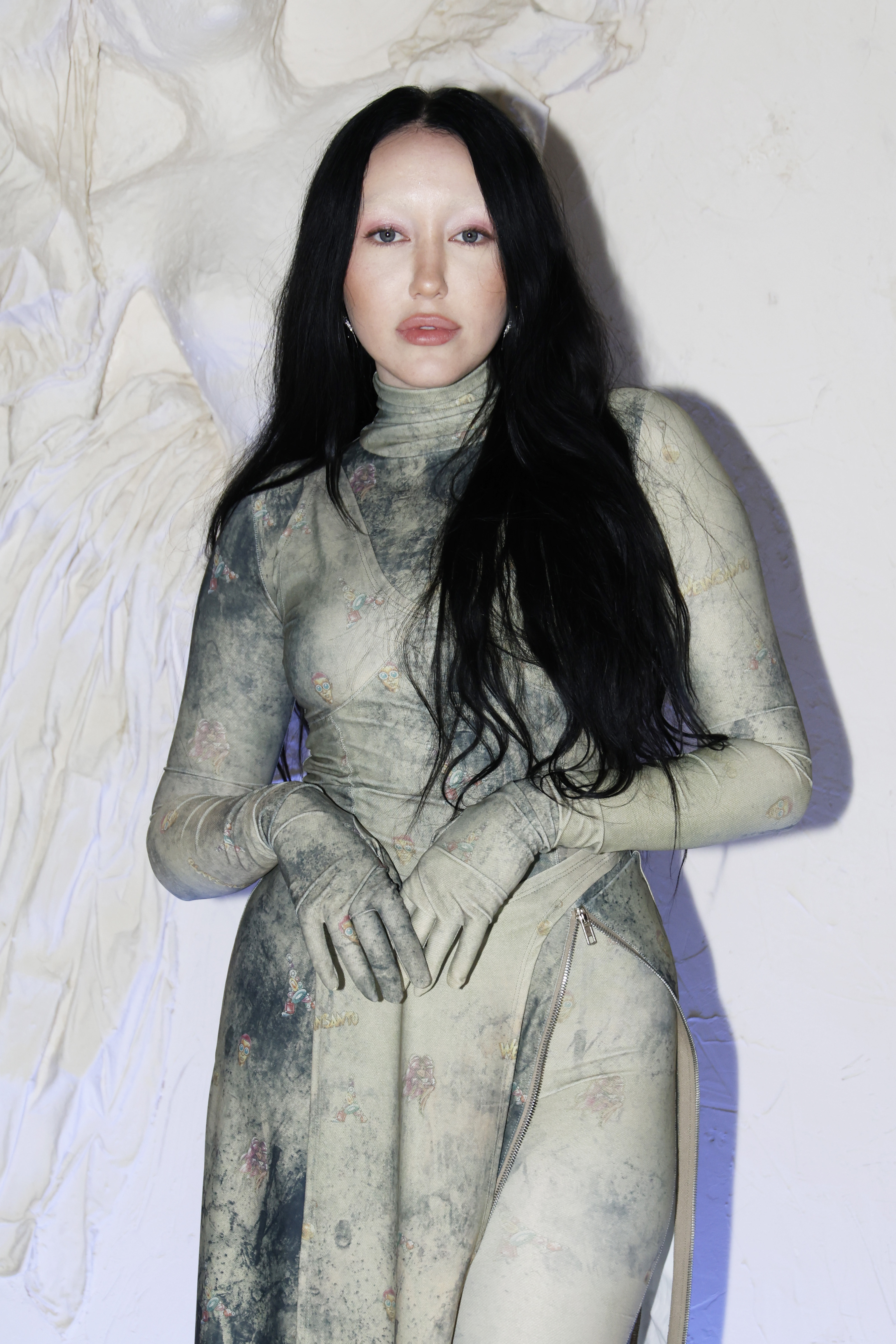 Noah Cyrus attends the Weinsanto Womenswear Fall/Winter show during Paris Fashion Week in France on February 27, 2023. | Source: Getty Images