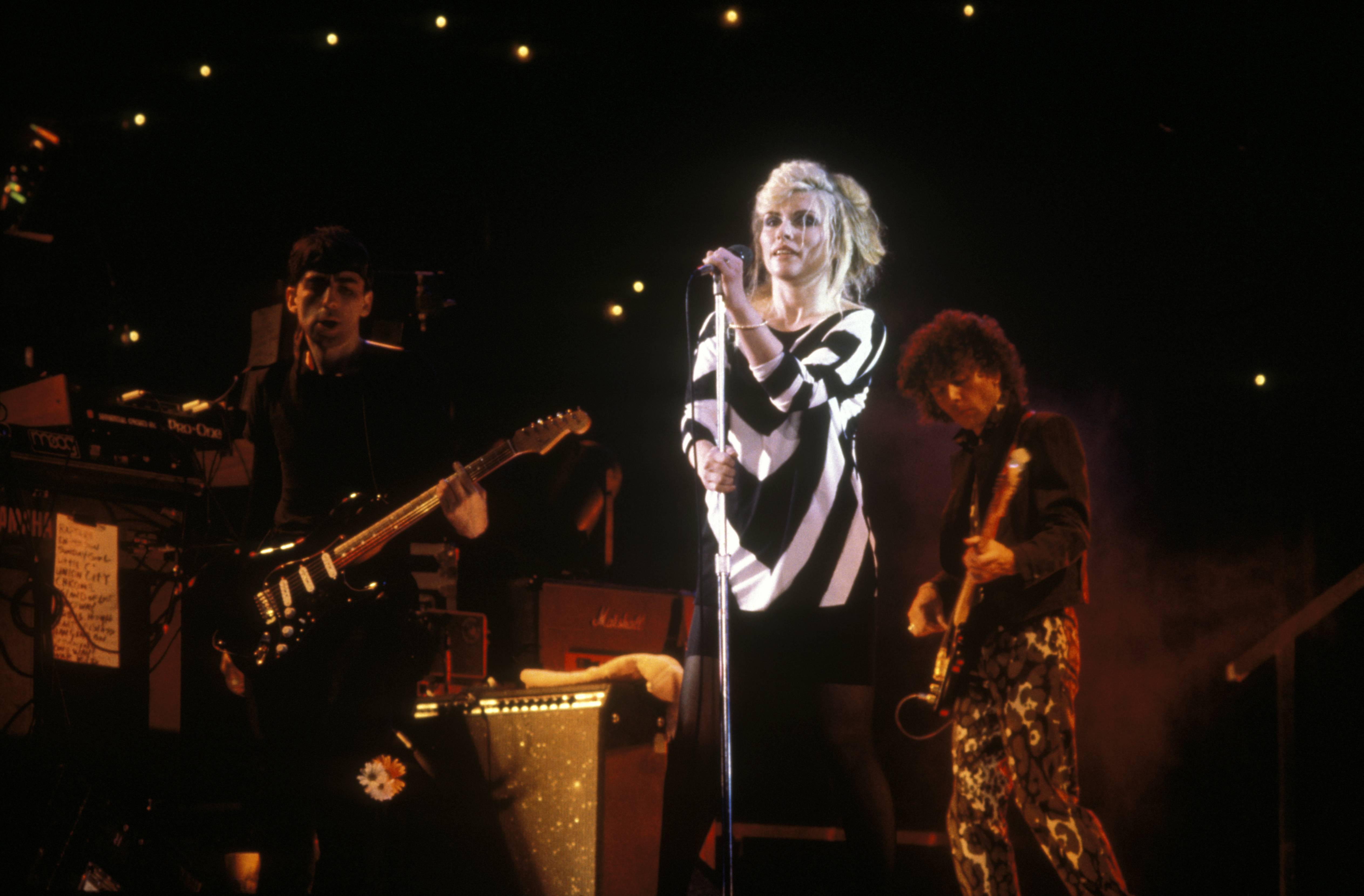 The famous singer and her band performing live in 1982. | Source: Getty Images