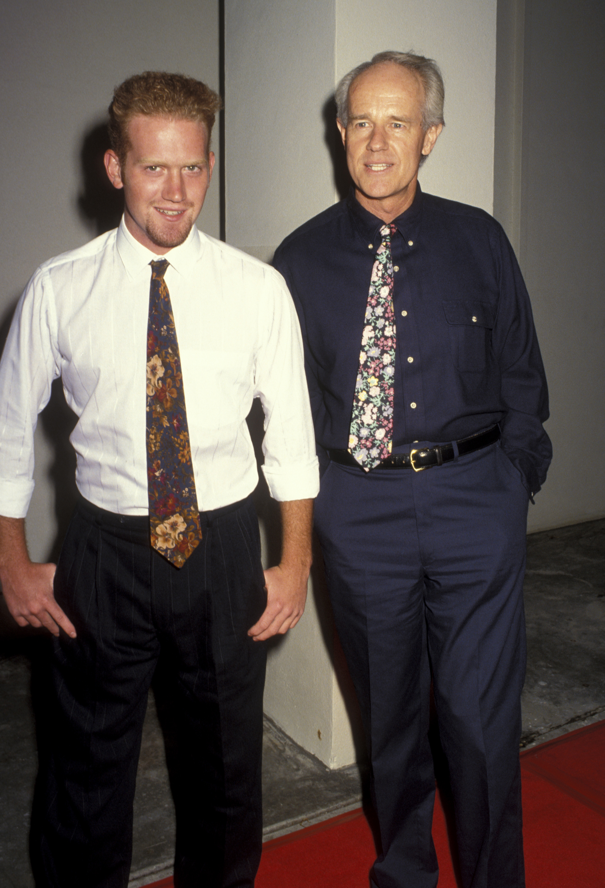 Mike Farrell and his son, Michael, during the Benefit Premiere of 'Bob Roberts' on September 1, 1992, in Beverly Hills, California | Source: Getty Images