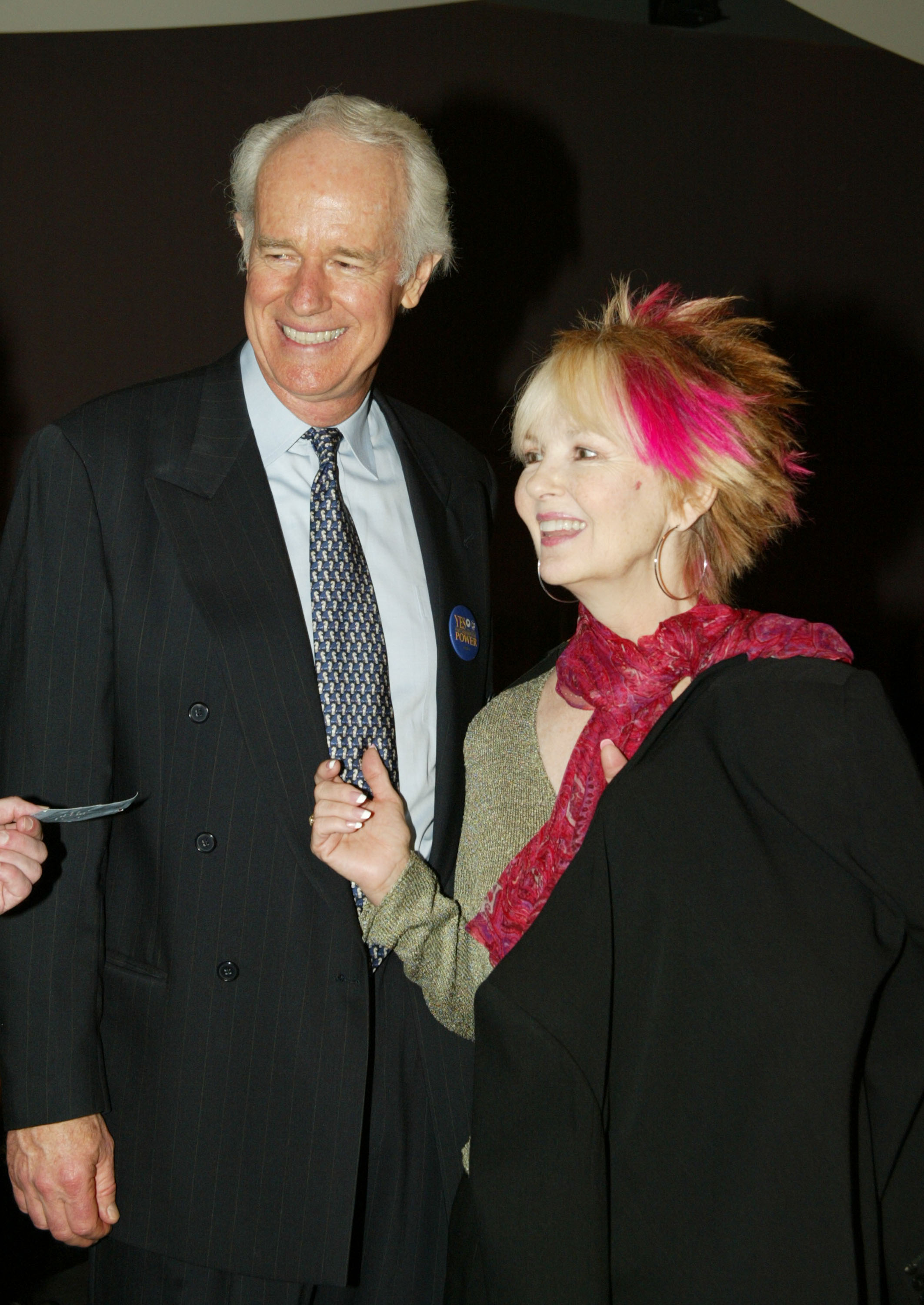 Mike Farrell and Shelley Fabares at a SAG/AFTRA press conference on June 12, 2003, in Los Angeles, California | Source: Getty Images