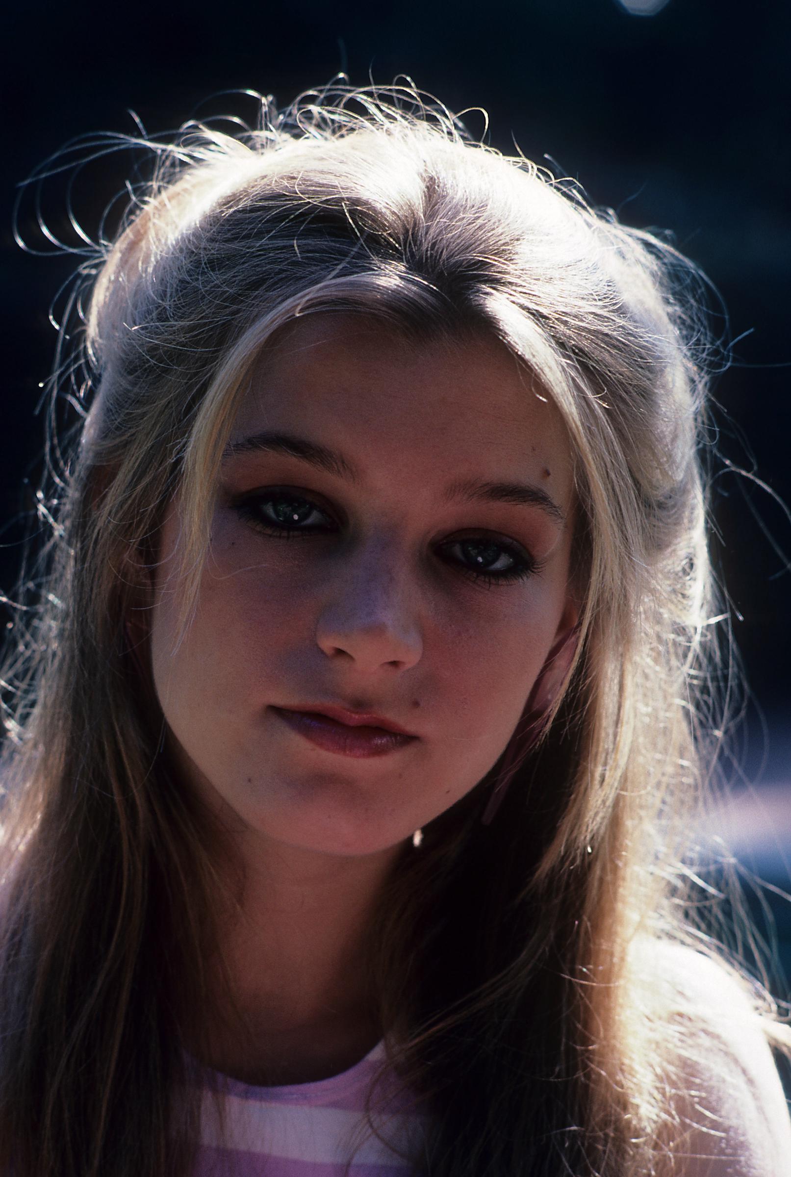 The future Hollywood star was still a teenager in this 1981 portrait, years before she became a familiar face on-screen. Her acting career was still ahead of her. | Source: Getty Images