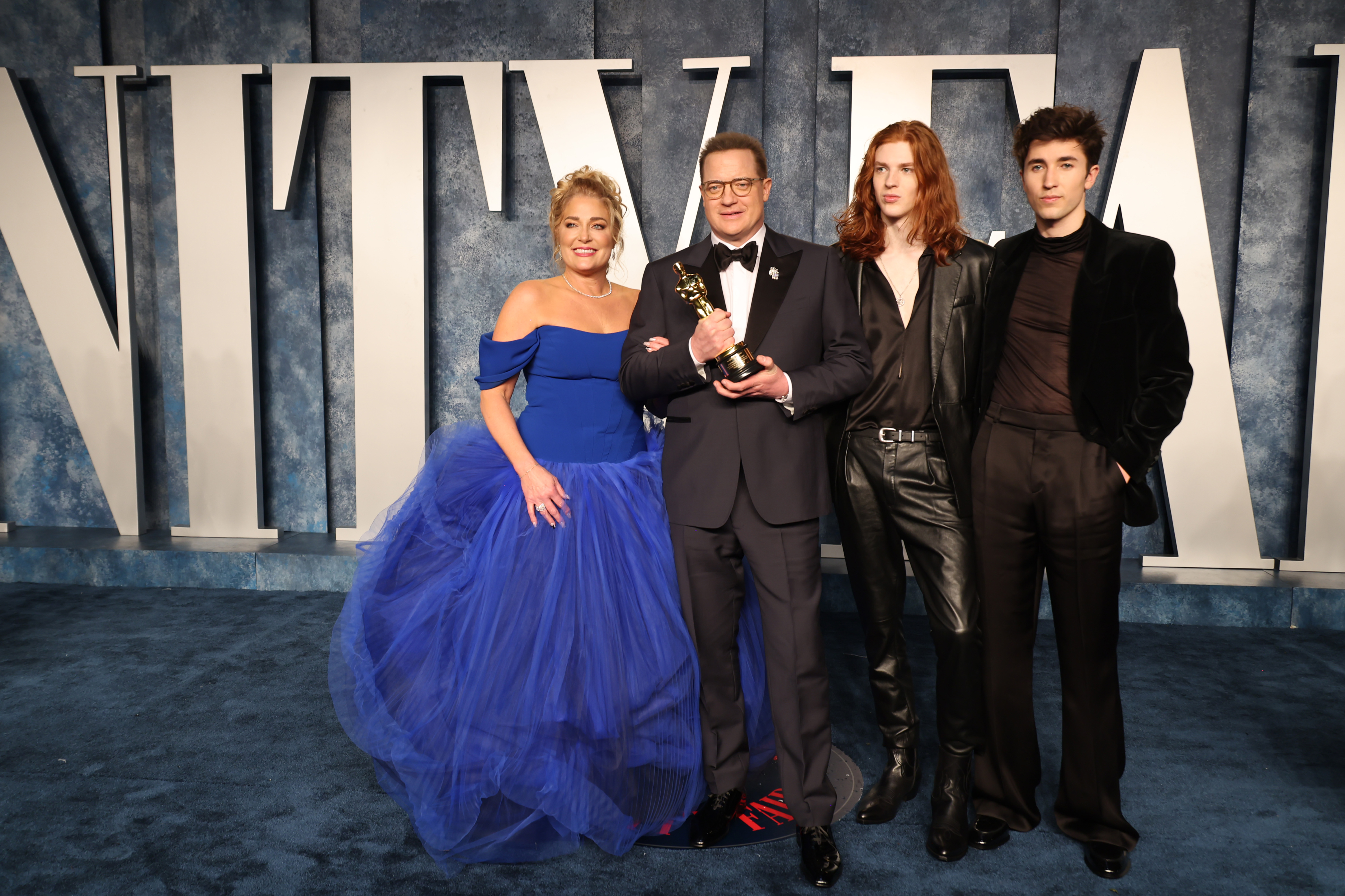 Fraser posed with Jeanne Moore and sons Holden and Leland at the 2023 Vanity Fair Oscar Party, celebrating his win surrounded by family. | Source: Getty Images