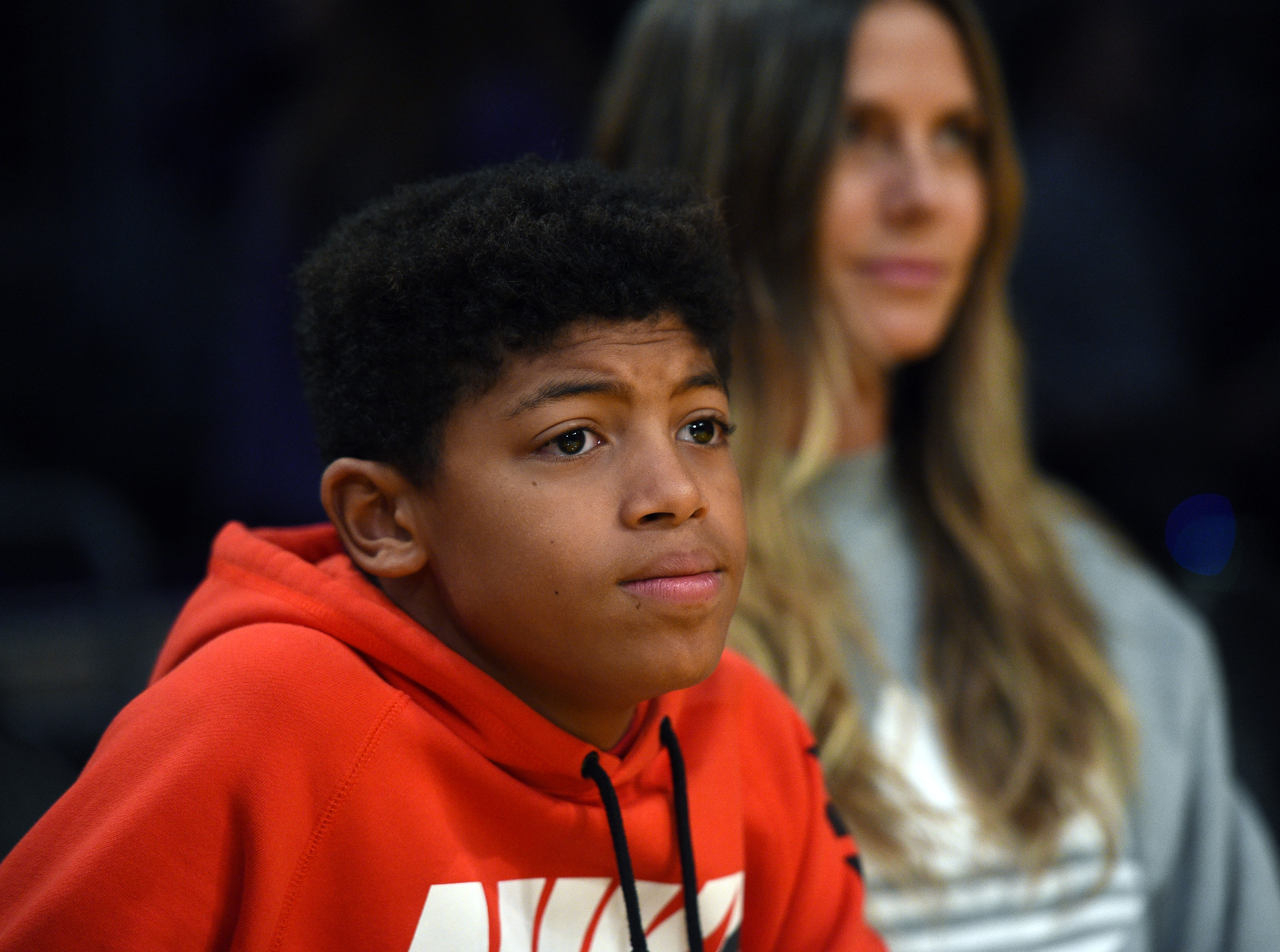 Henry Samuel sits courtside next to Heidi Klum at a basketball game at Staples Center in Los Angeles on November 15, 2017  | Source: Getty Images