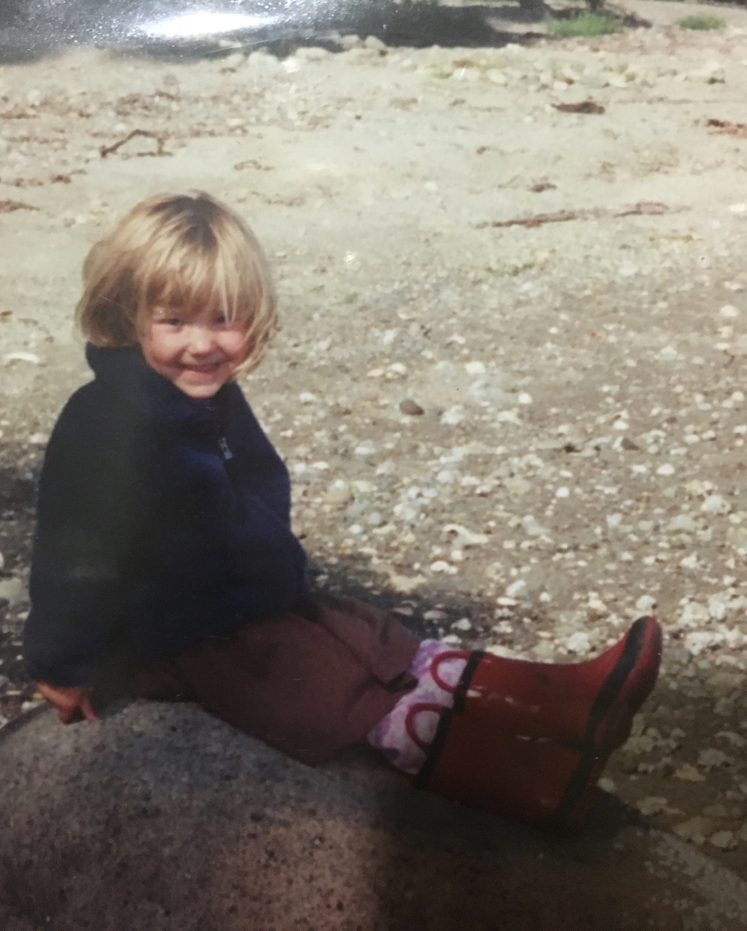 Dove Cameron as a child from a post dated December 9, 2017. | Source: Instagram/dovecameron