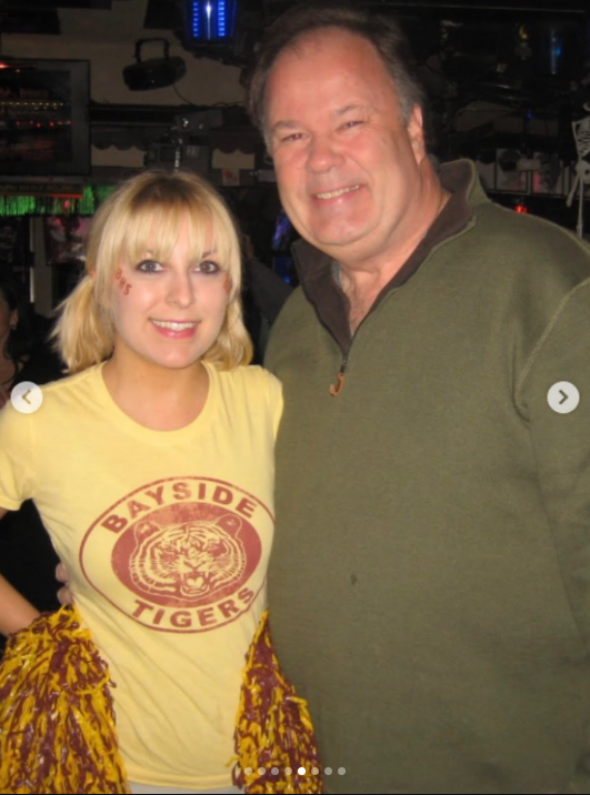 Haskins kept his eight-year battle with Parkinson’s private, choosing to stay out of the spotlight as he relied on close friends like Snow to help him through what she described as “the next chapter of his life.” | Source: Instagram/dimpleskaraoke