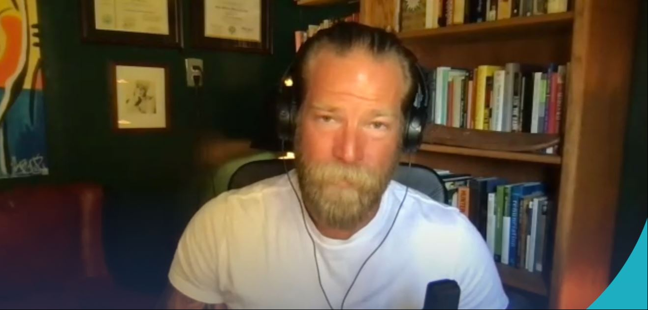 Sean Brosnan during his appearance on the "Move Your Mind" podcast in a video dated August 9, 2022. | Source: YouTube/Nick Bracks