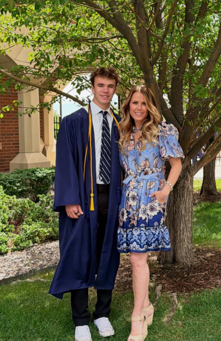 Max Sutter poses with mother Trista Sutter after his high school graduation. | Source: Instagram/tristasutter