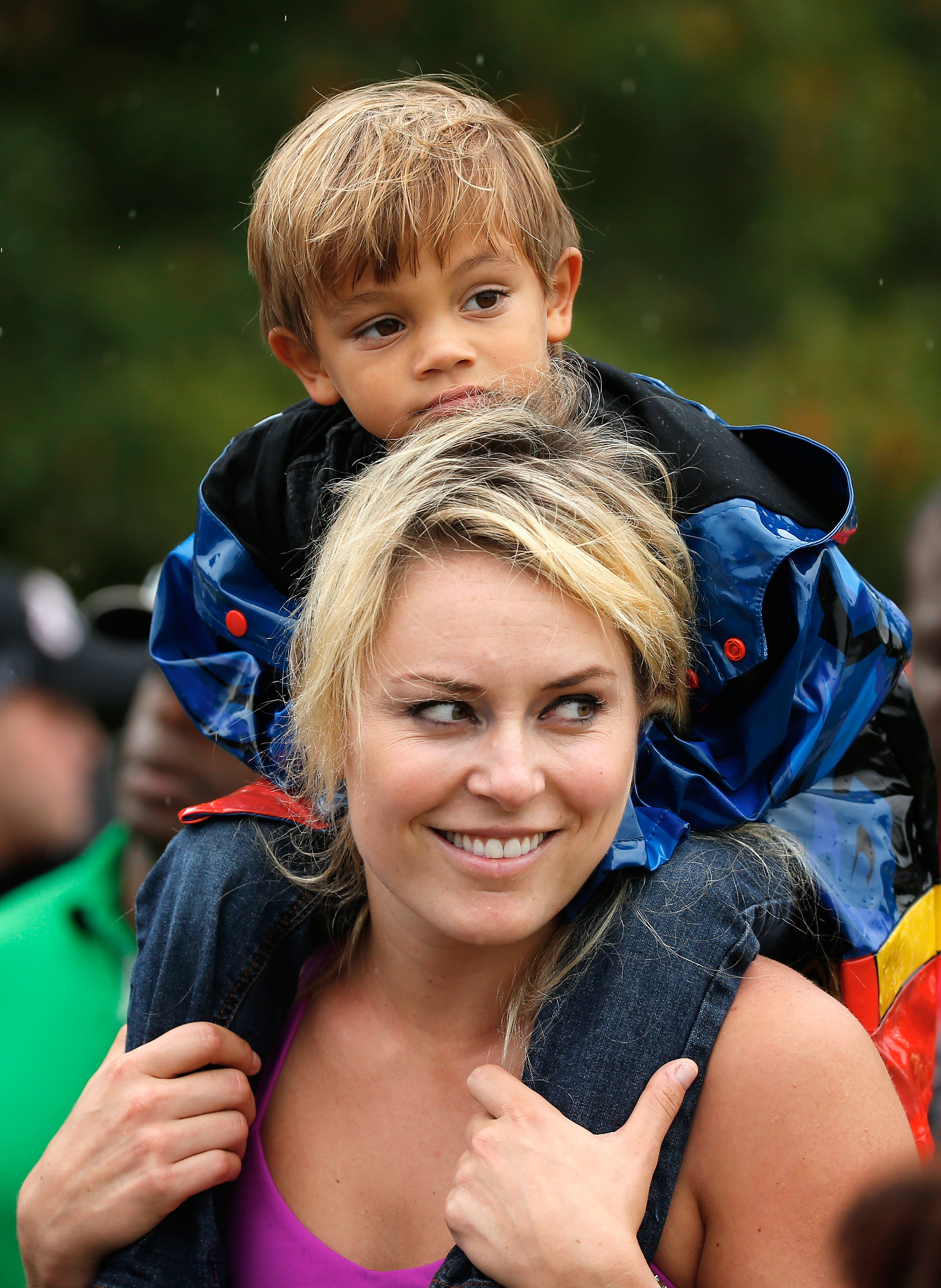 Lindsey Vonn and Charlie Woods watch the play of Tiger Woods during the third round of the TOUR Championship by Coca-Cola at East Lake Golf Club on September 21, 2013, in Atlanta, Georgia | Source: Getty Images