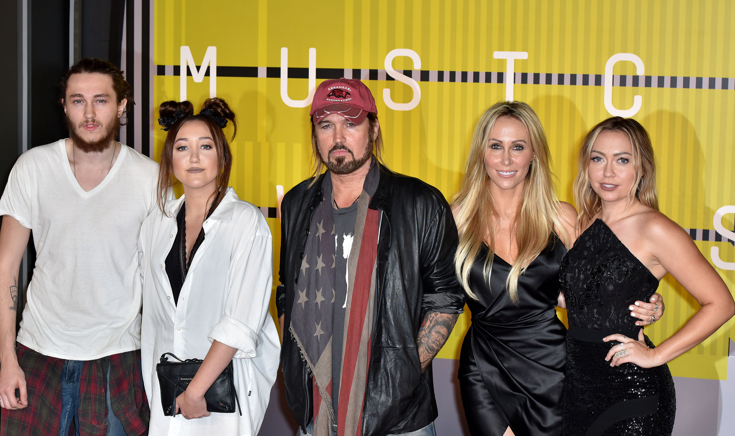 Noah Cyrus with Braison, Tish, Billy Ray, and Brandi Glenn attend the MTV Video Music Awards in Los Angeles on August 30, 2015. | Source: Getty Images
