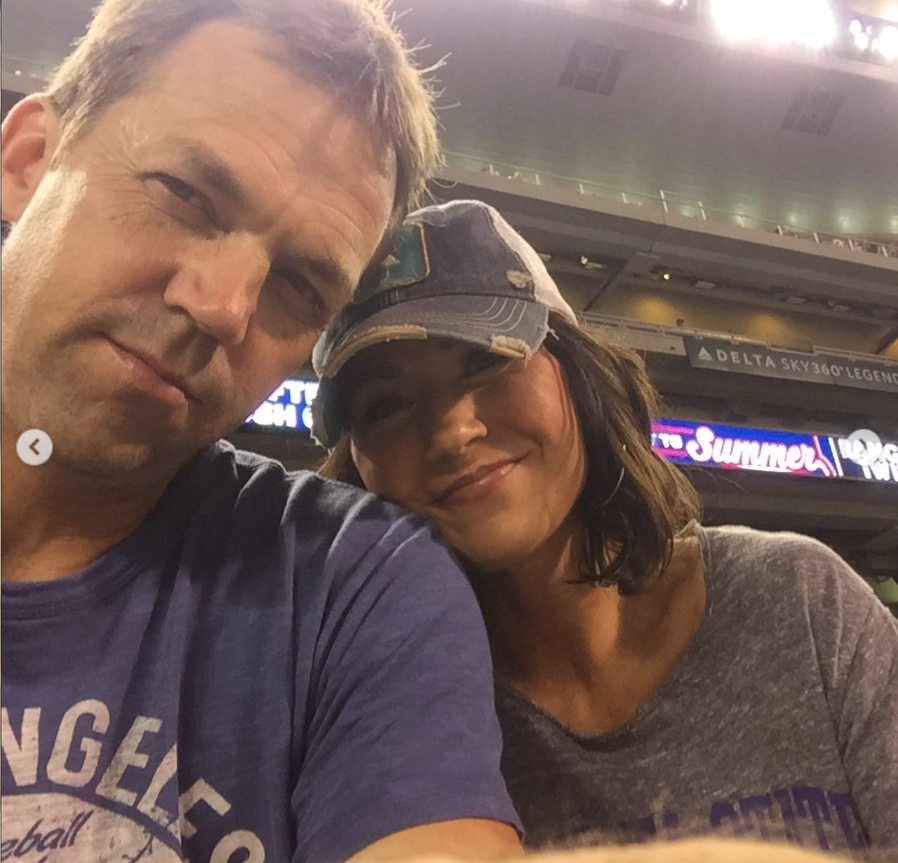 In a dimly lit stadium, Kristi leans her head against Bryon’s shoulder. | Source: Instagram/sdbryonnoem