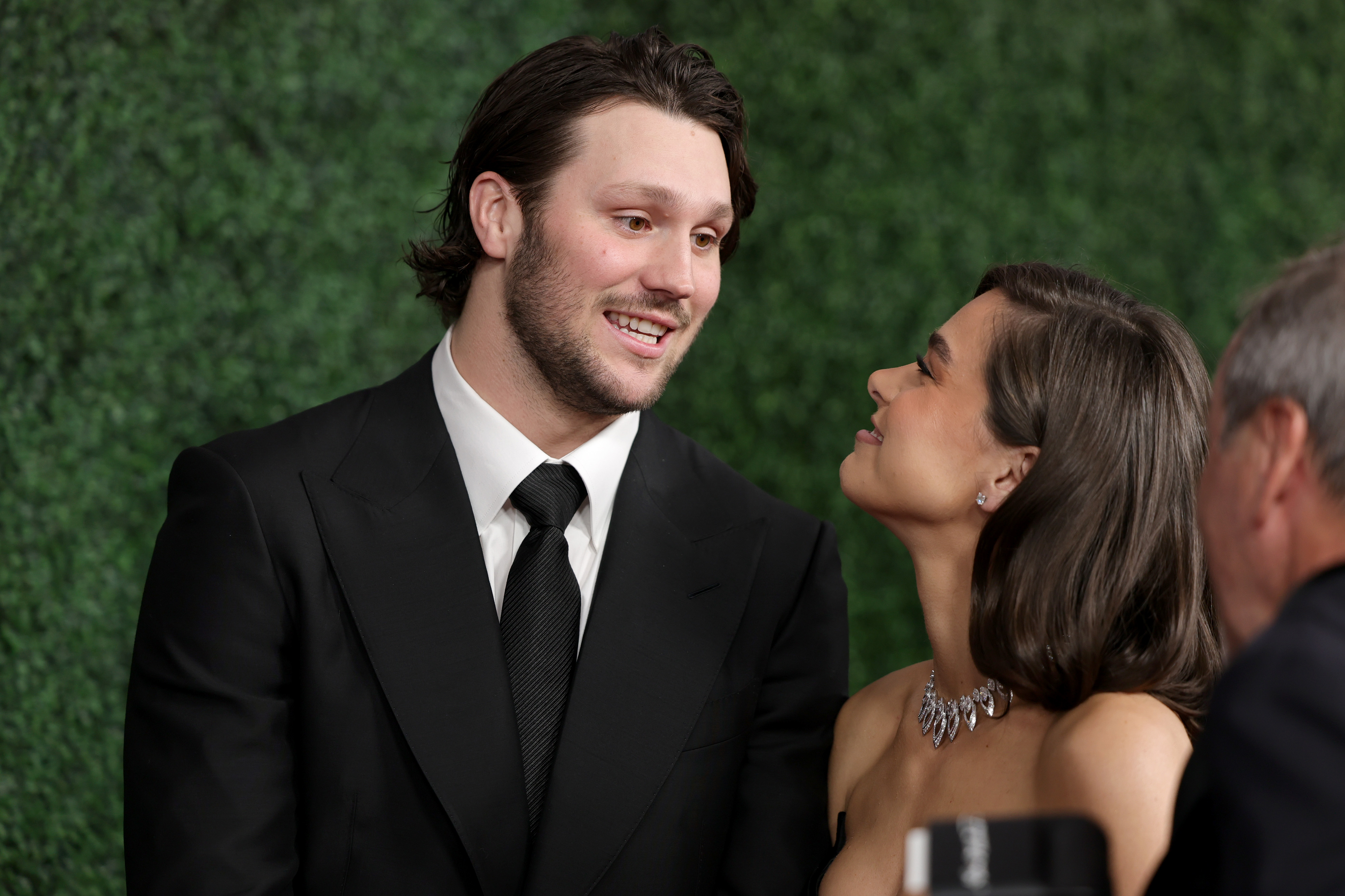 Josh Allen and Hailee Steinfeld at the 14th Annual NFL Honors. | Source: Getty Images