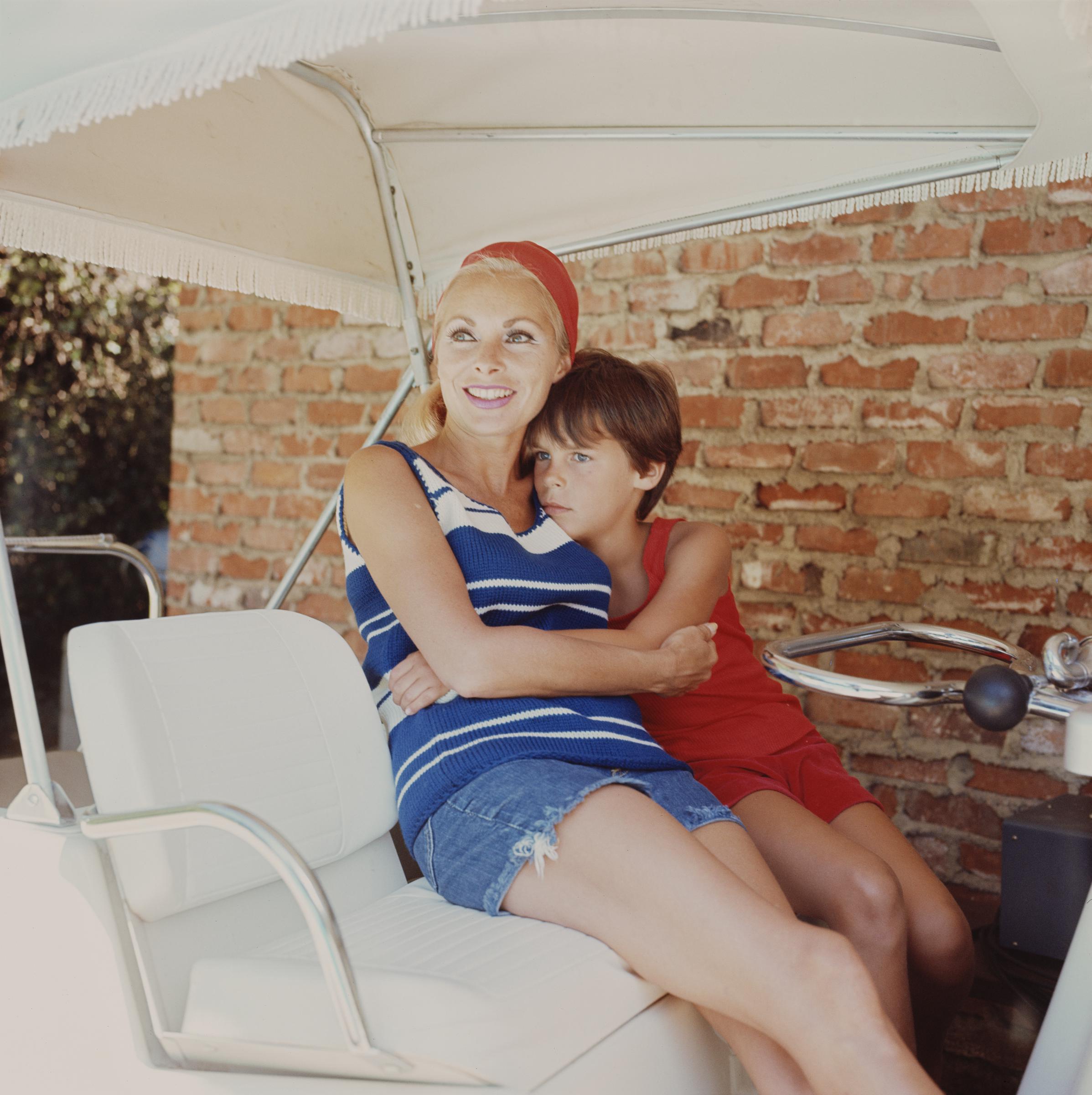 The Hollywood star photographed with her famous mother in 1967. | Source: Getty Images