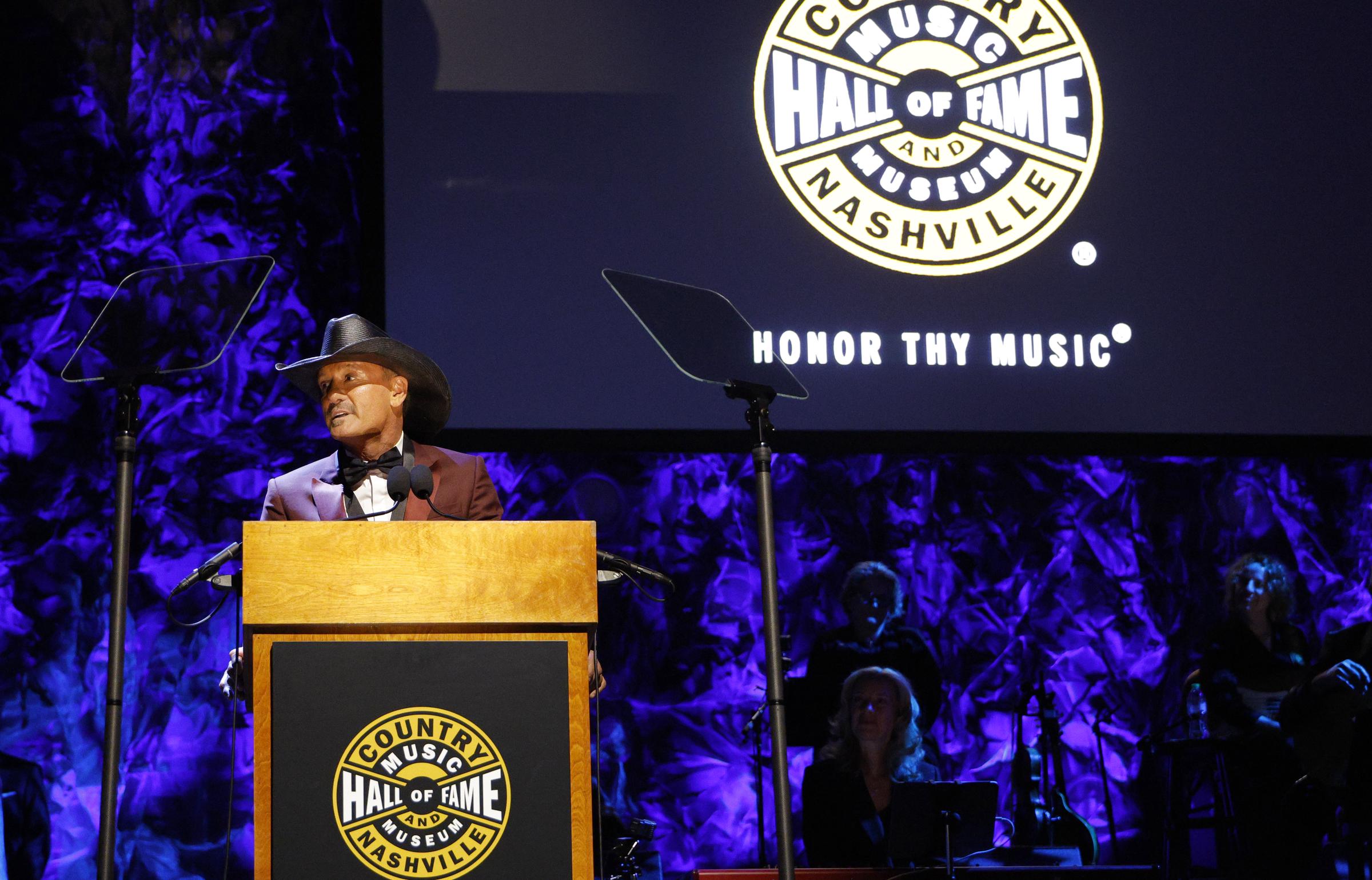Tim McGraw delivers his acceptance speech at the Country Music Hall of Fame and Museum’s 2026 Medallion Ceremony in Nashville, Tennessee, standing at the podium beneath the institution’s emblem. | Source: Getty Images