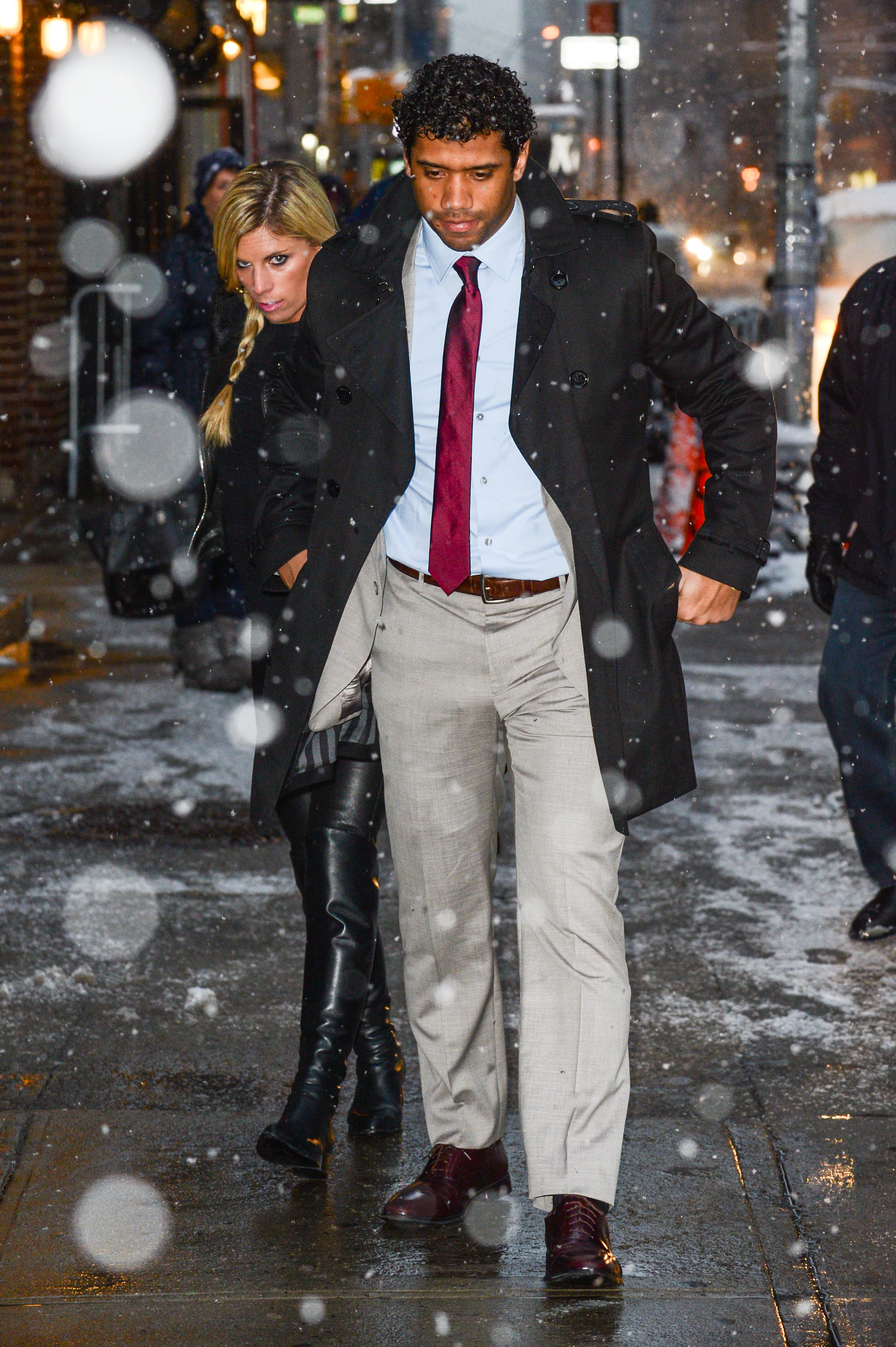 Russell Wilson and Ashton Meem enter the "Late Show With David Letterman" on February 3, 2014 in New York City | Source: Getty Images