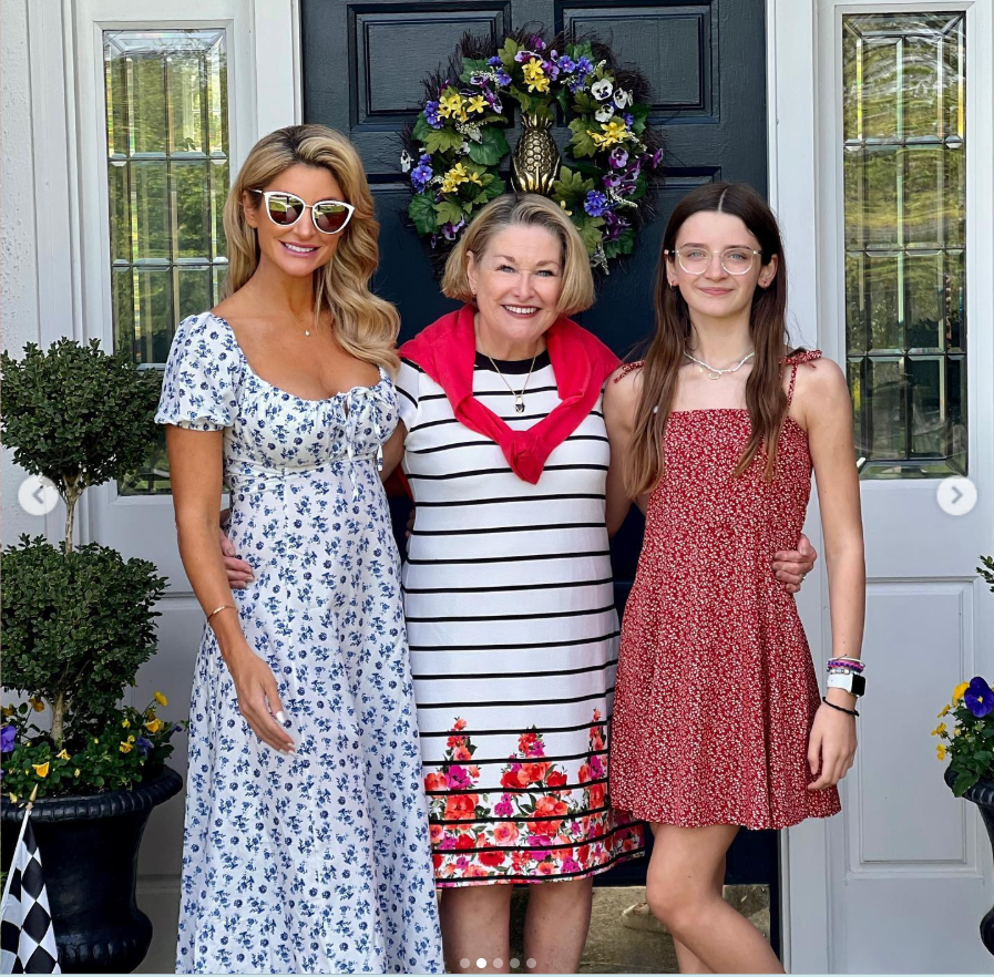 McKinzie Roth poses with her mother and her daughter outside the family home. | Source: Instagram/mckinzieroth
