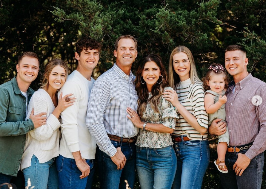Kristi and Bryon Noem stand at the center of a closely gathered group, with everyone leaning in shoulder to shoulder for the photo. | Source: Instagram/sdbryonnoem