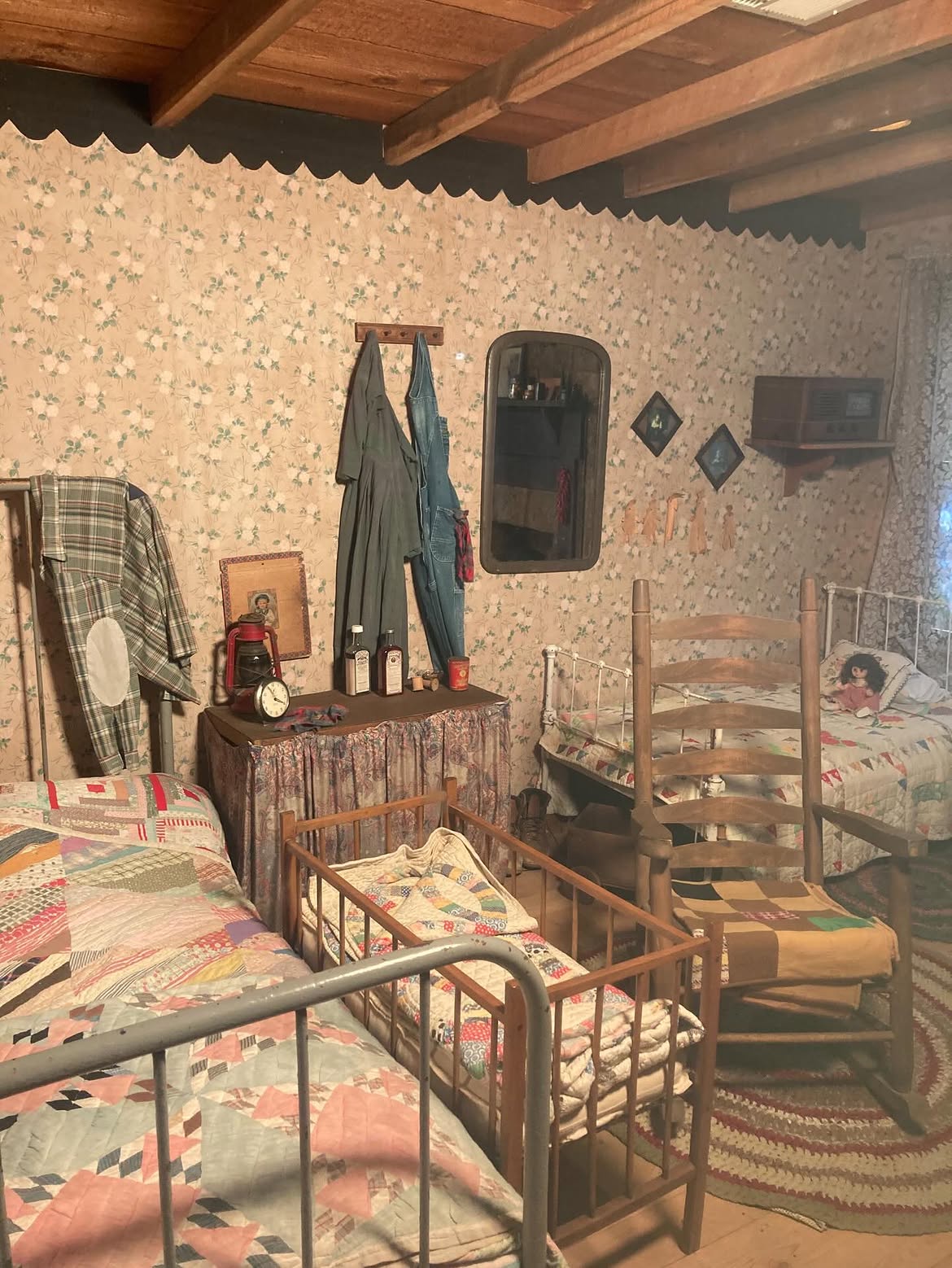 Parton remembered her mother sewing the family's quilts and even making or remaking clothes from scraps and feed sacks. Those childhood realities later helped inspire the singer's enduring message that material poverty did not mean a family lacked love or richness of spirit. | Source: Instagram/historylizzie