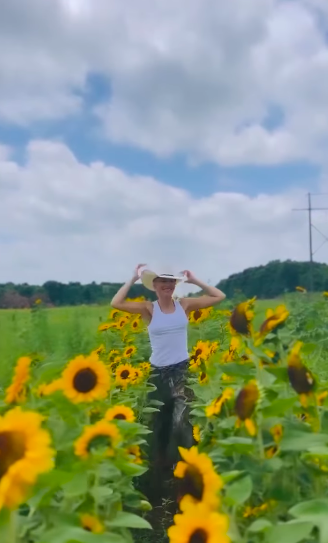 Stefani has said Oklahoma introduced her to "a whole world" she never expected to experience. The property has since become an important part of the life she shares with Shelton. | Source: Instagram/gwenstefani