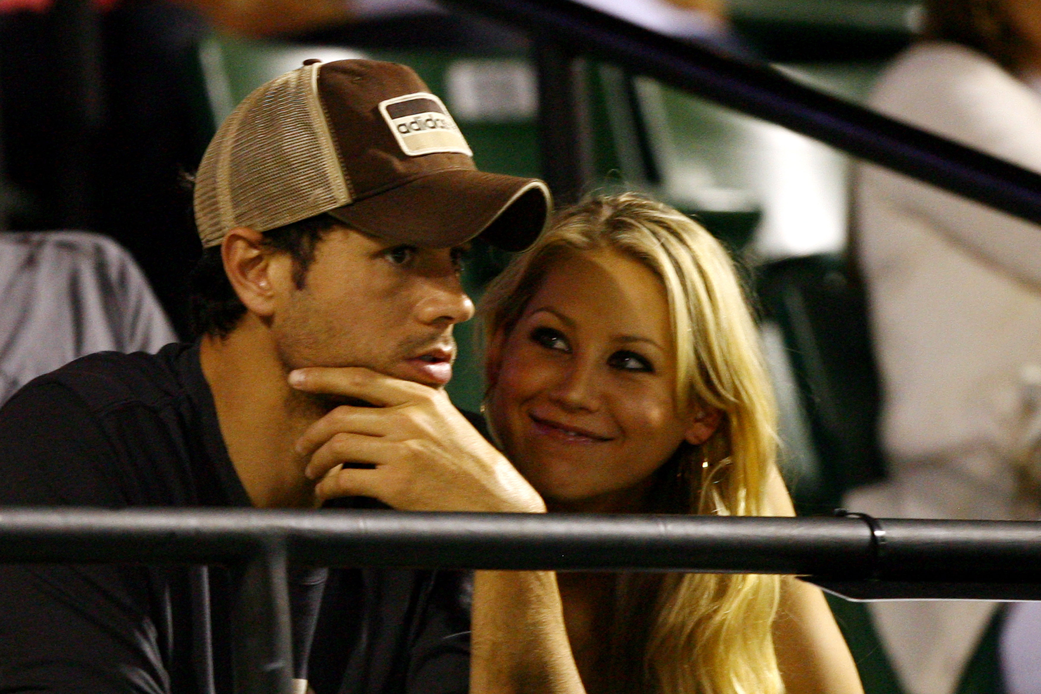 Enrique Iglesias and Anna Kournikova at the Sony Ericsson Open on April 2, 2009, in Key Biscayne, Florida. | Source: Getty Images