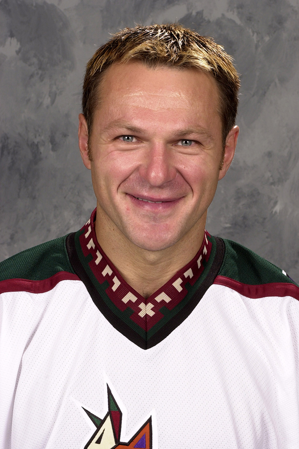 laude Lemieux of the Phoenix Coyotes poses for a portrait in Phoenix, Arizona. | Source: Getty Images