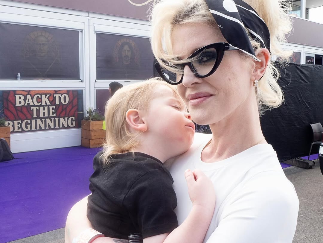 Kelly Osbourne's son Sidney sleeping on her shoulder during the rehearsals of Black Sabbath's "Back to the Beginning" tour, from a post dated July 16, 2025 | Source: Instagram/kellyosbourne