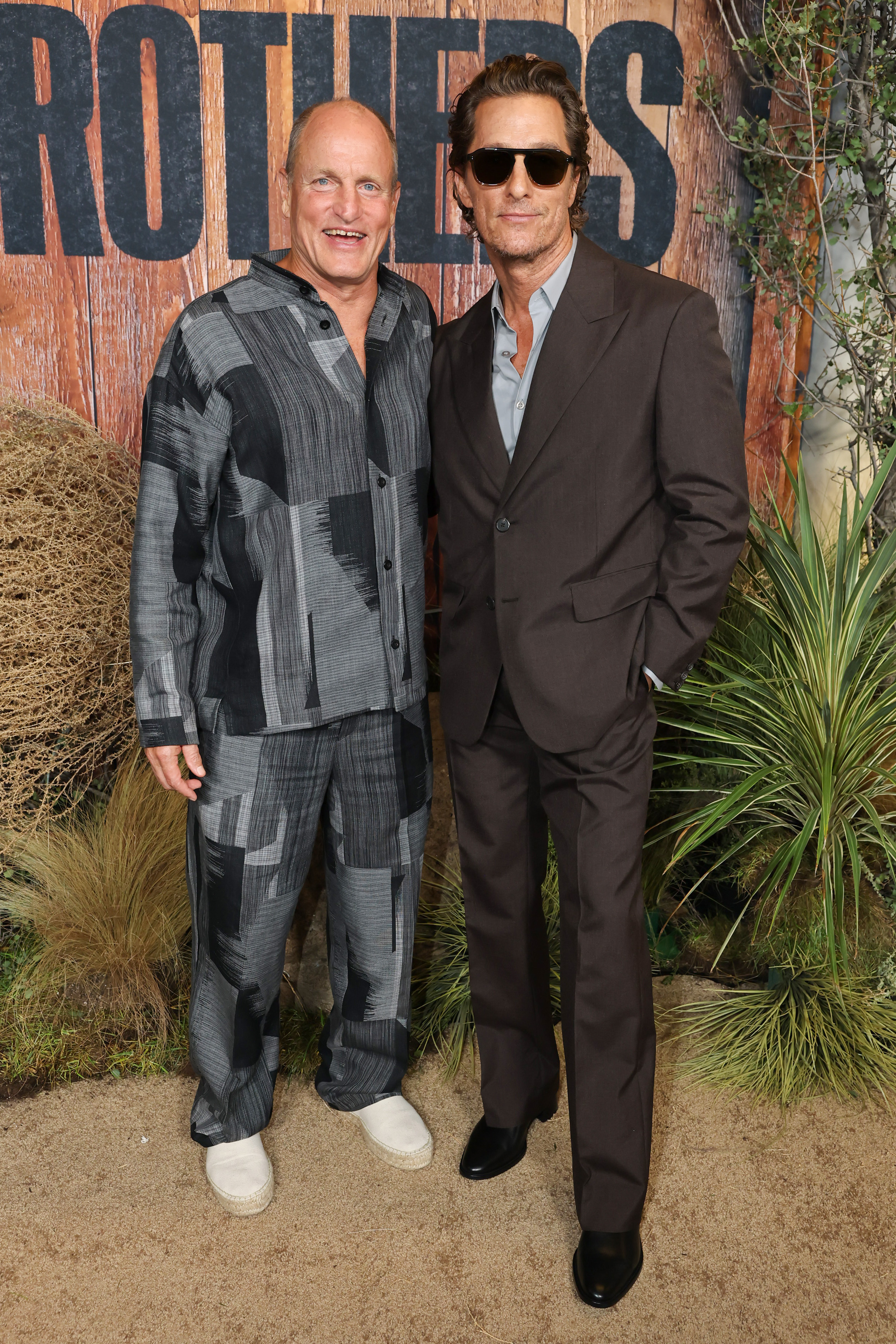 Woody Harrelson and Matthew McConaughey posed together at the Los Angeles premiere of Brothers on September 17. | Source: Getty Images