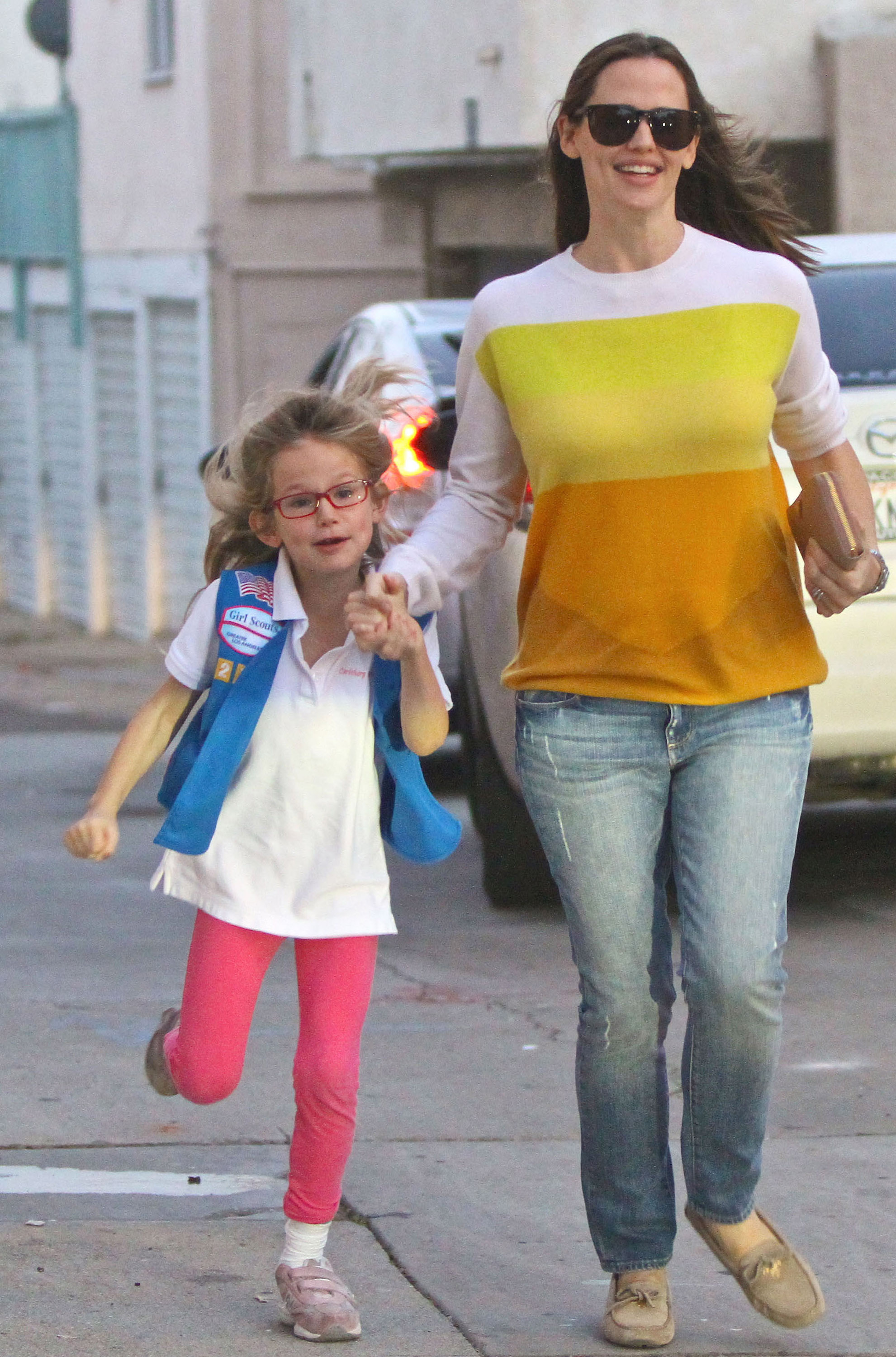 Violet Affleck and Jennifer Garner seen on December 7, 2012, in Los Angeles, California. | Source: Getty Images