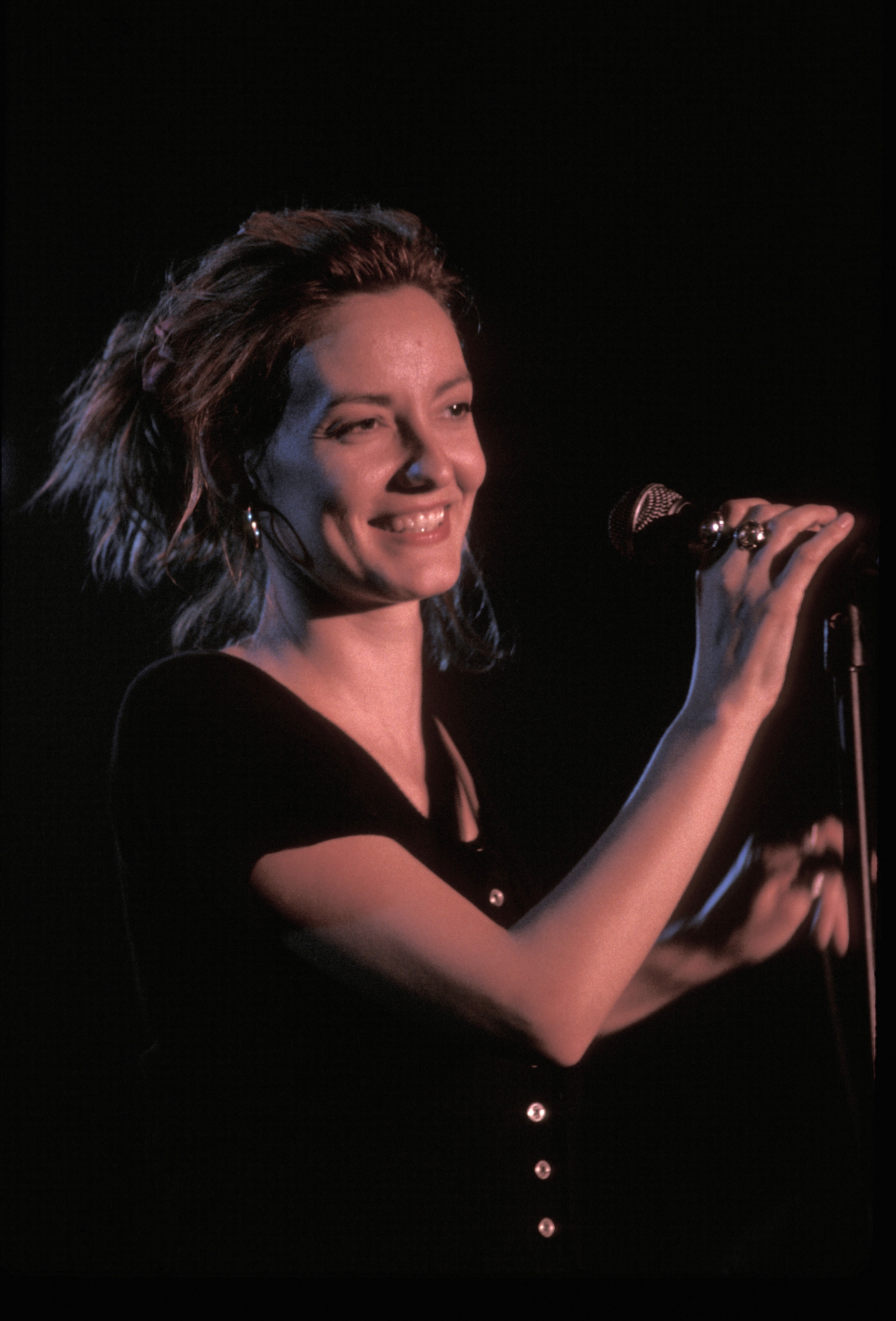 Jordan performs during a concert in 1994, two years after the release of "Racine" The album became a defining part of her career and included several of her best-known songs. | Source: Getty Images