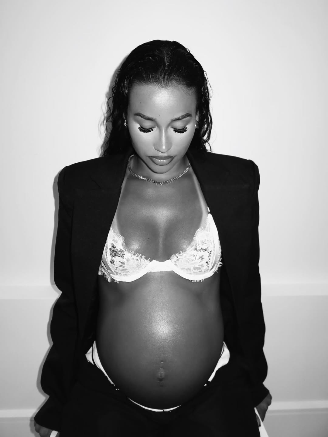 Jada Wallace shows off her baby bump, from a post dated April 27, 2026 | Source: Instagram/_jwallace