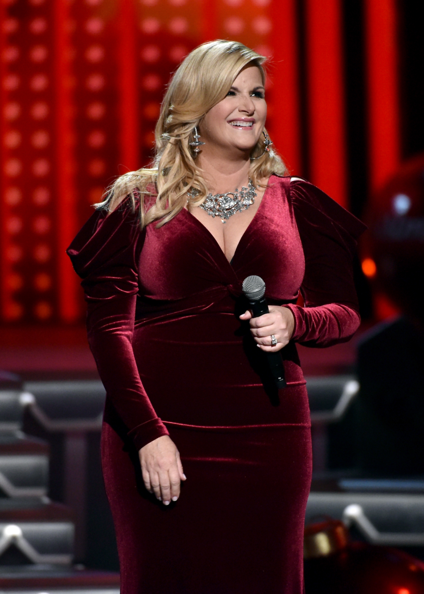 Rather than following another restrictive diet, Yearwood developed an eating plan that emphasized low-fat, low-sugar foods 90 percent of the time. The remaining 10 percent allowed her to enjoy her favorite indulgences.