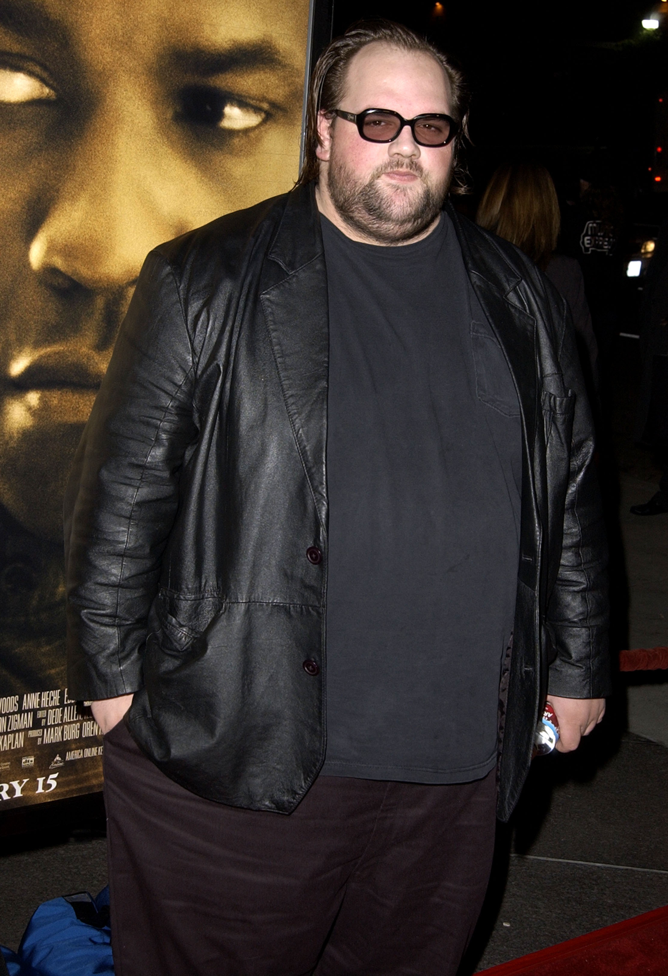 Ethan Suplee stepped onto the red carpet for the Los Angeles premiere of "John Q" at the Directors Guild of America in Westwood, California, on February 7, 2002. Wearing tinted glasses and a black leather jacket over a dark shirt, the actor posed for photographers at the event. The appearance showed Suplee during his heavier years, long before his changing relationship with food and exercise reshaped his health and physique.