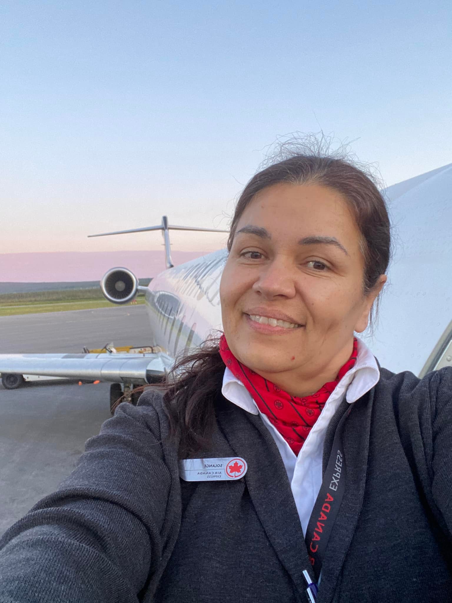 Solange Tremblay in her uniform next to a plane in a post on June 14, 2022 | Source: Facebook/Solange Tremblay
