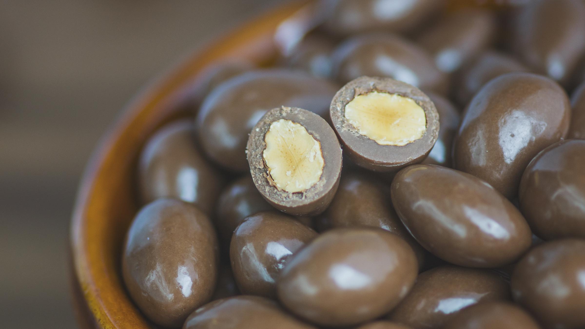 Chocolate-coated almonds | Source: Getty Images