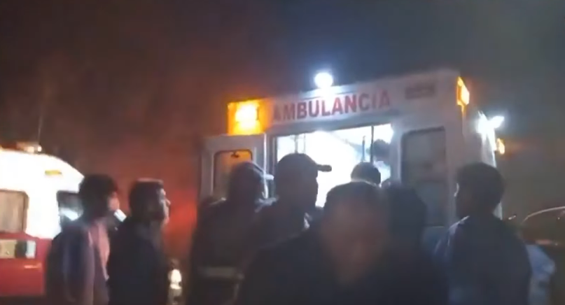 Emergency efforts after the accident on the rough stretch of the Pan-American Highway South in Peru, from a video dated November 12, 2025 | Source: Youtube/NDTV