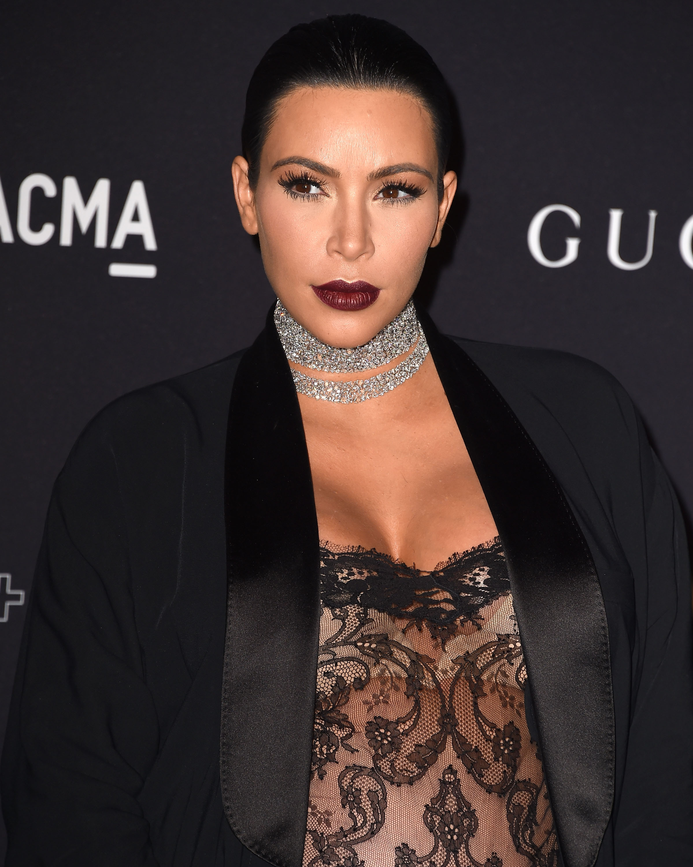 Kim Kardashian West, 35, arrived at the LACMA Art+Film Gala on November 7, 2015, in Los Angeles, California. Her face showed a noticeable shift toward angularity compared to her earlier photos, featuring highly defined cheekbones, a narrowed nose, and a taut, smooth forehead devoid of expression lines.