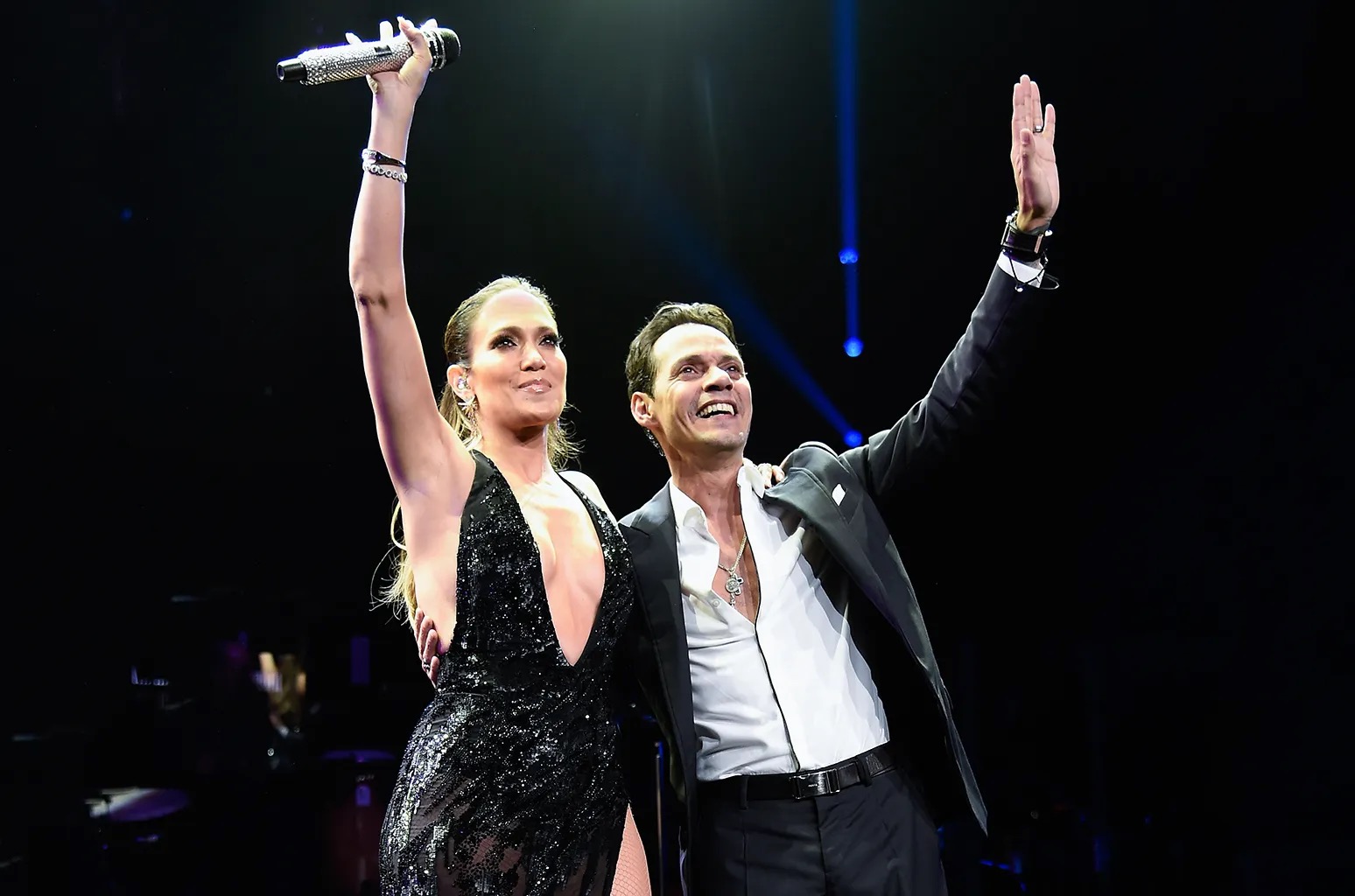 Jennifer Lopez and Marc Anthony reunited onstage at the 2016 Latin Grammy Awards, where he received the Person of the Year honor. Their performance included the duet "Olvídame y Pega la Vuelta," originally made famous by Pimpinela. | Source: Instagram