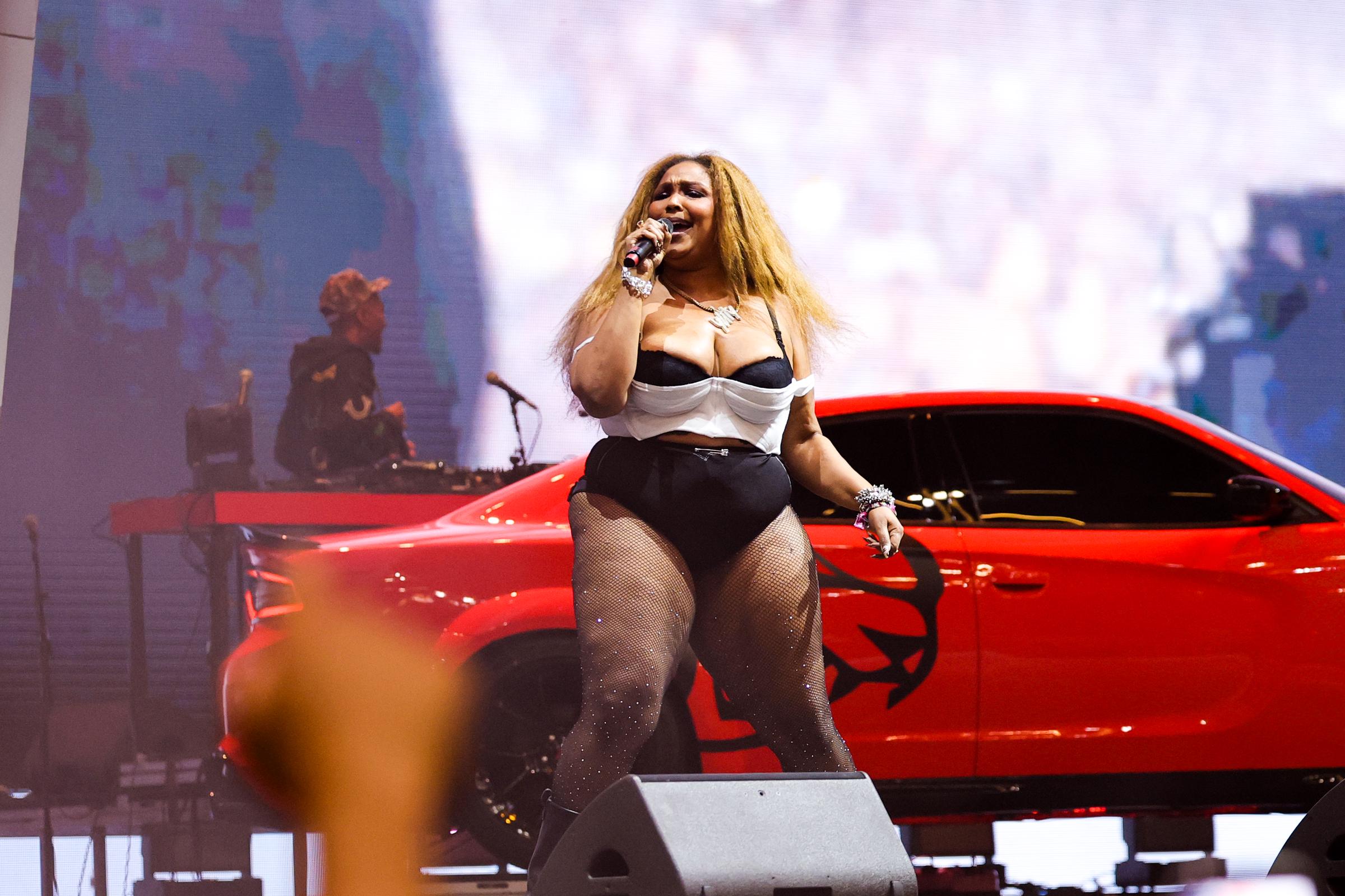 With a mic in hand and the crowd locked in at the Coachella Valley Music and Arts Festival, Lizzo delivers a powerhouse performance, her presence larger than the moment unfolding around her. Against a bold, high-energy backdrop, she proves her command hasn’t shifted — only grown louder, sharper, and more electrifying.
