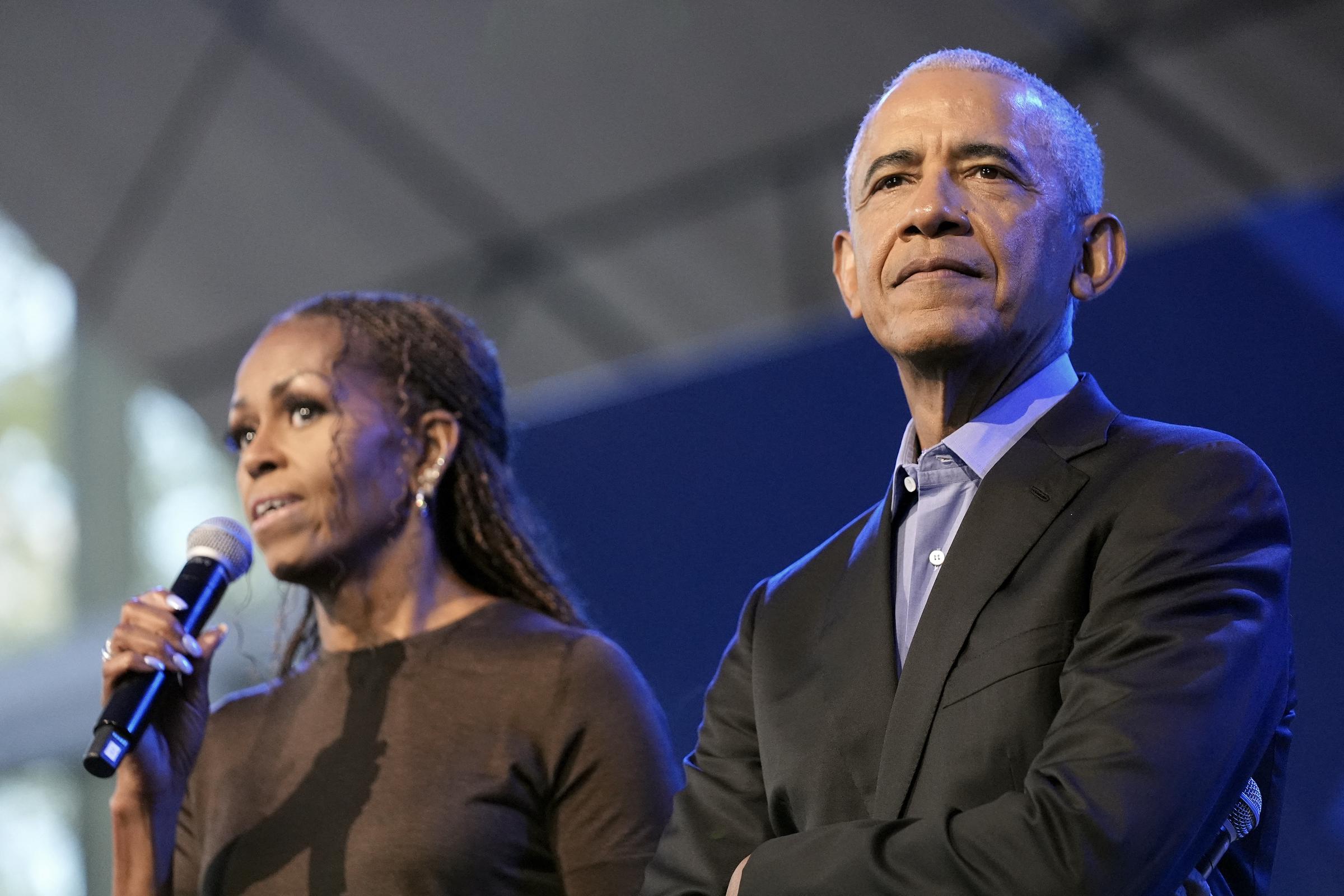 During Barack Obama's two presidential terms, Michelle made her children her undisputed top priority, famously adopting the title "Mom-in-Chief." According to official White House historical records, her main priority in Washington was guiding young Malia and Sasha through their massive transition into public life. | Source: Getty Images