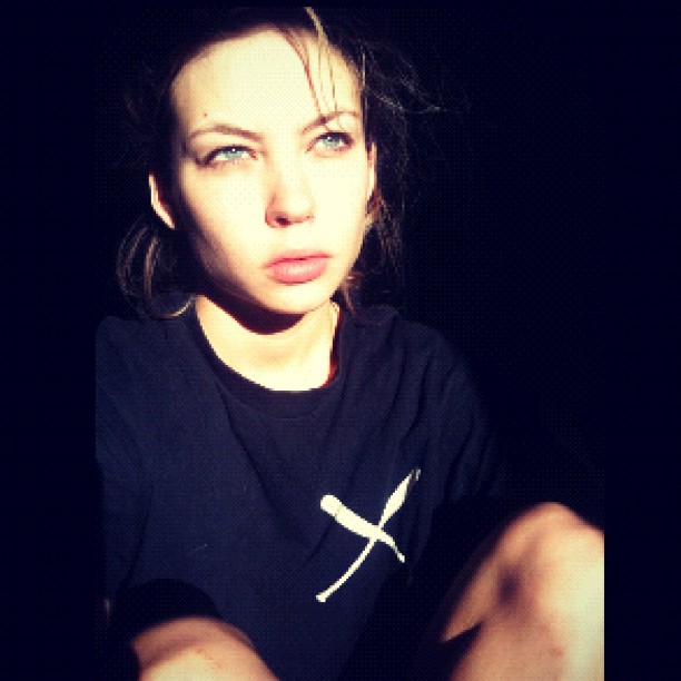 Later photos of Daveigh often carried a darker, more introspective energy. They now feel especially poignant when viewed alongside her father's claims about long-term addiction. | Source: Instagram/daveighc