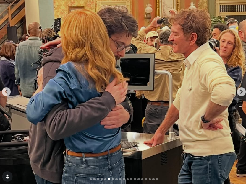 Stern shared a behind-the-scenes embrace with Kudrow during production of "The Comeback." He told Deadline that once they began acting, he was able to separate his mother from her character, Valerie. | Source: Instagram/juls_magewls