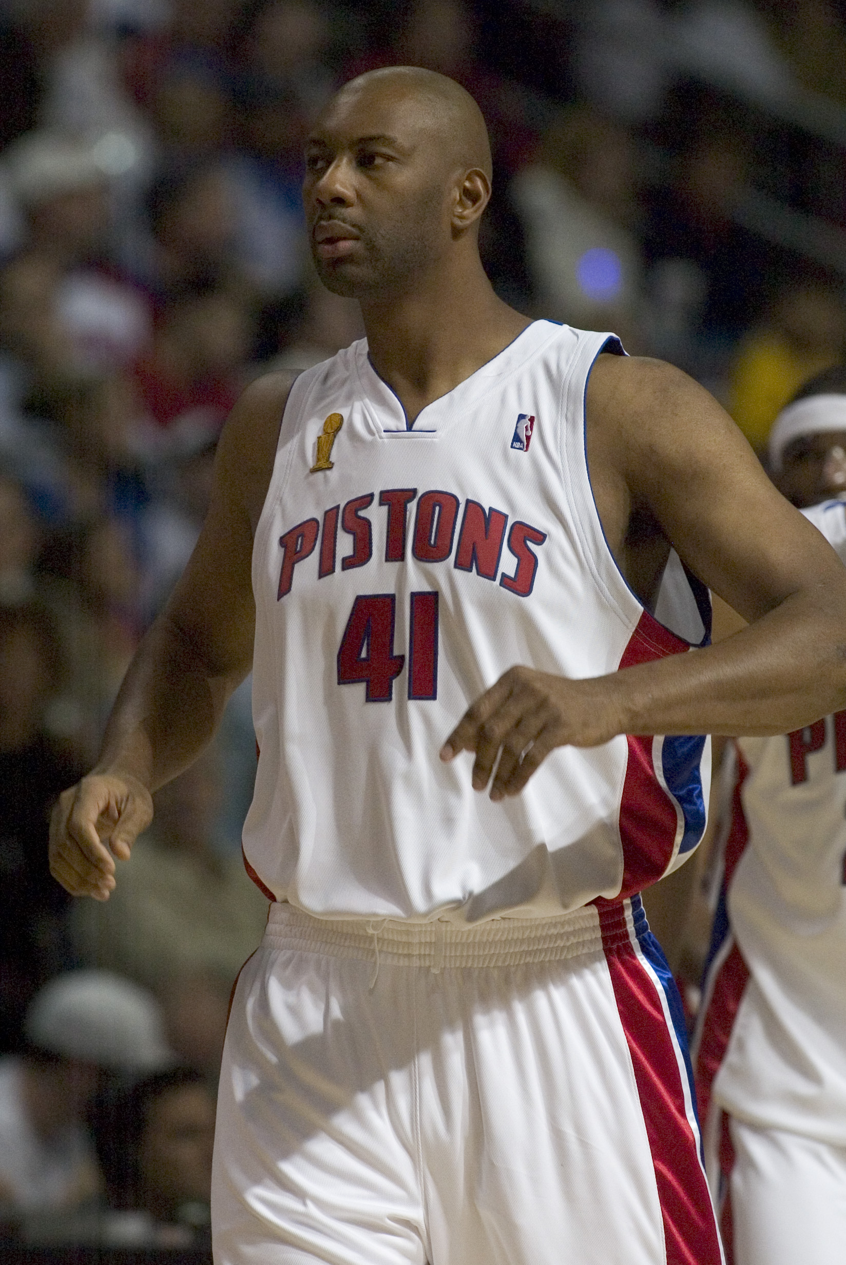 Detroit Pistons' Elden Campbell in Auburn Hills, Michigan, on November 2, 2004 | Source: Getty Images