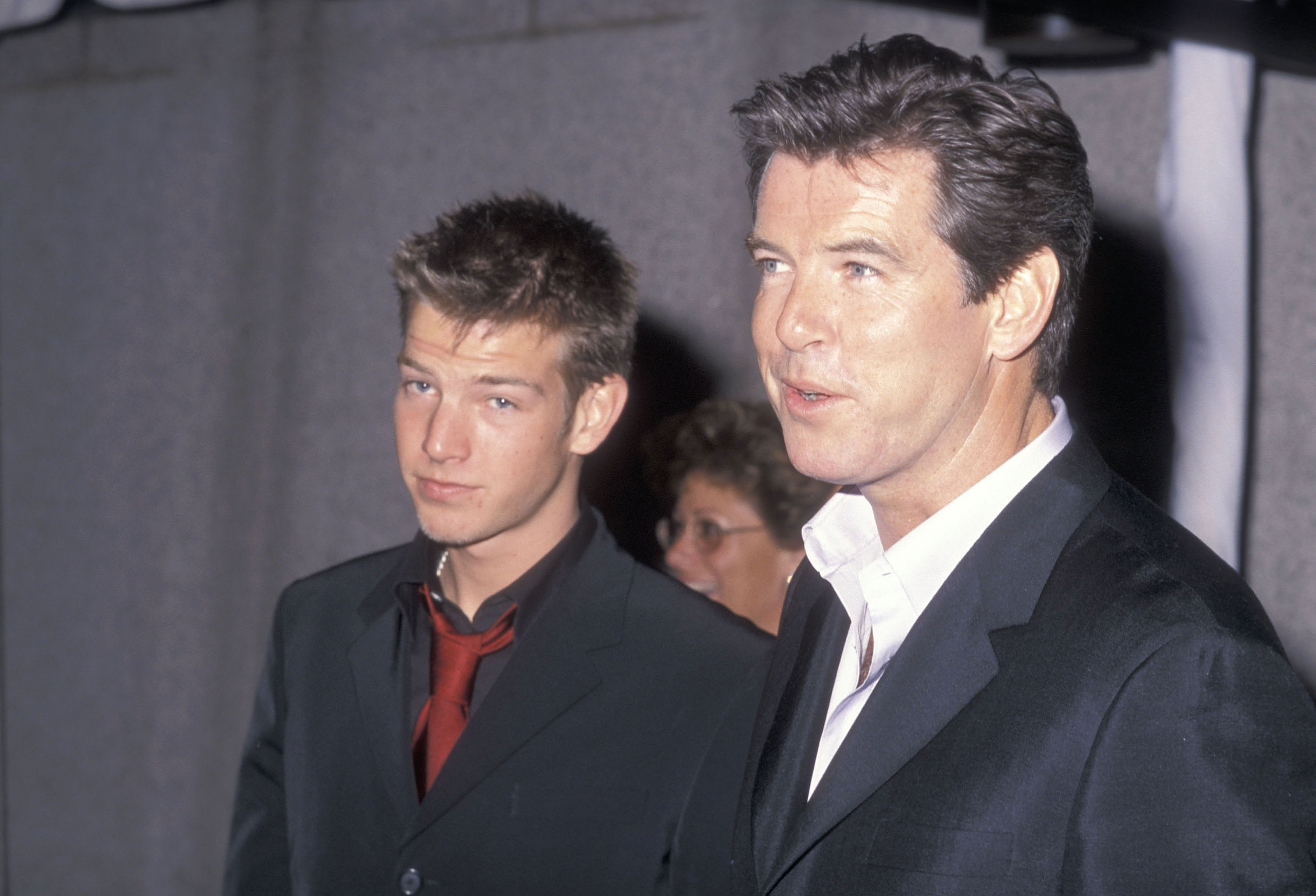 Sean and Pierce Brosnan attend the Fifth Annual GQ Men of the Year Awards on October 26, 2000, at the Beacon Theatre in New York. | Source: Getty Images