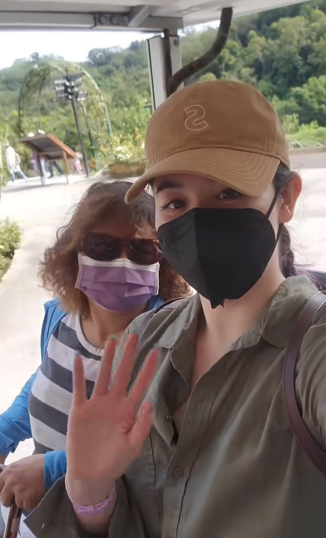 Stefany and Meiling during a day out in Taiwan, captured mid-walk and mid-wave. | Source: Instagram/booksbystefany