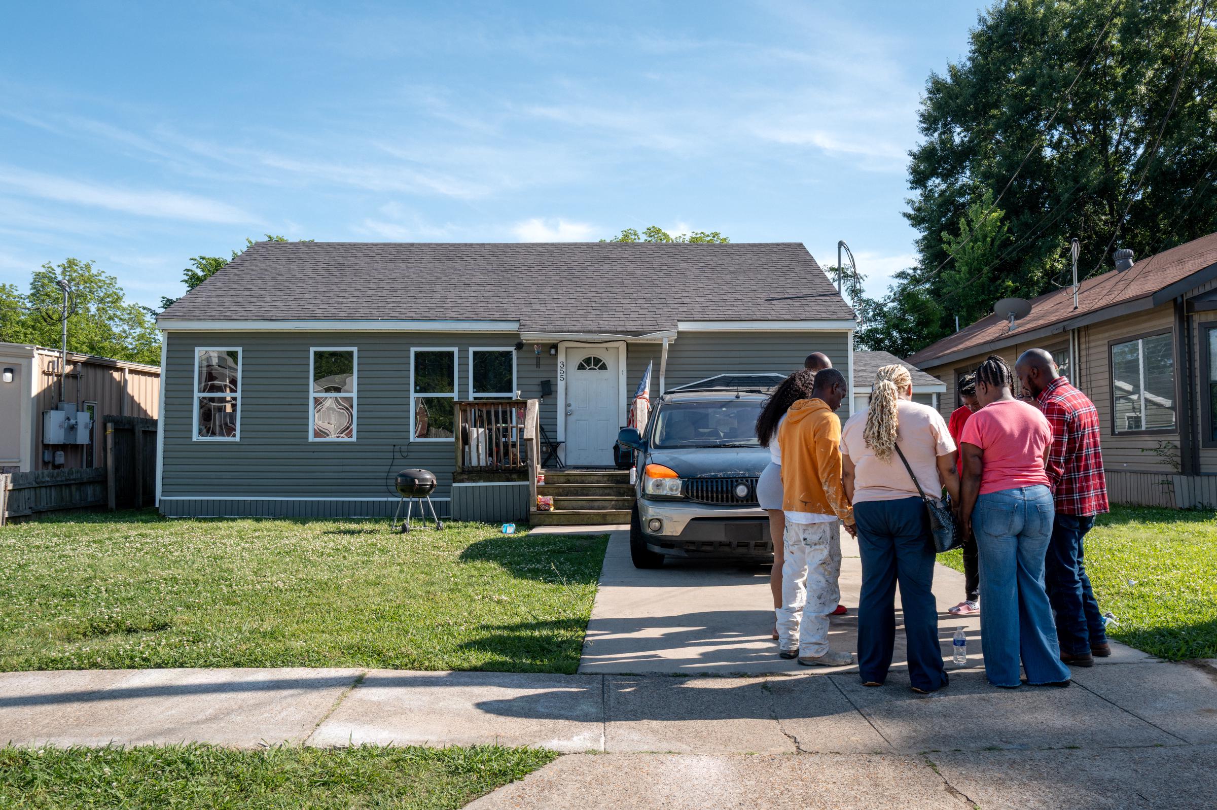 The Pugh and Elkins families gather while grieving the death of family members in Shreveport, Louisiana  on April 19, 2026. | Source: Getty Images