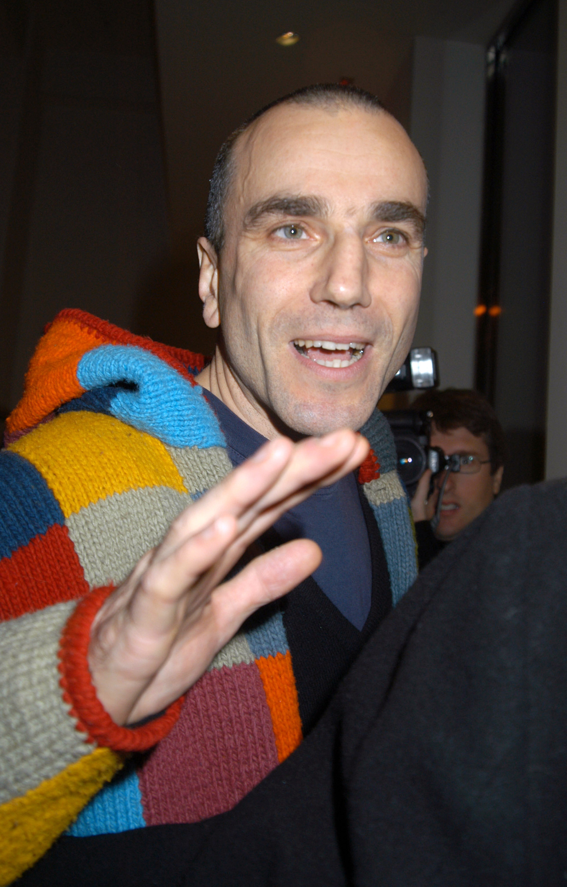 Daniel Day-Lewis spotted outside Manhattan Pavilion in New York on December 7, 2002. | Source: Getty Images