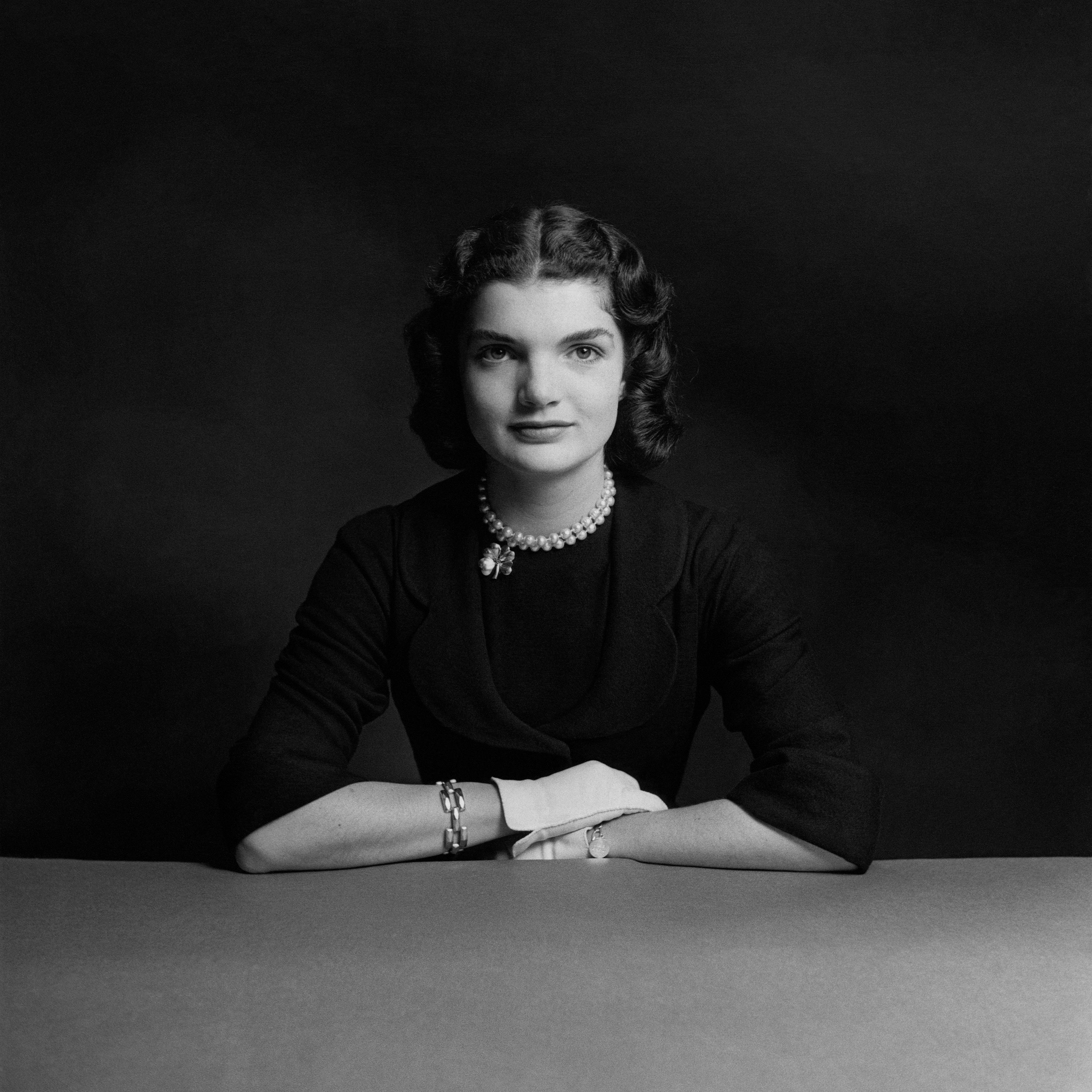 Jacqueline Kennedy Onassis posing for Vogue in 1951. | Source: Getty Images