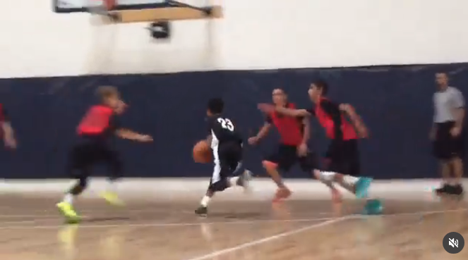 Shawn Wayans playing basketball on November 4, 2015 | Source: Instagram/marlonwayans