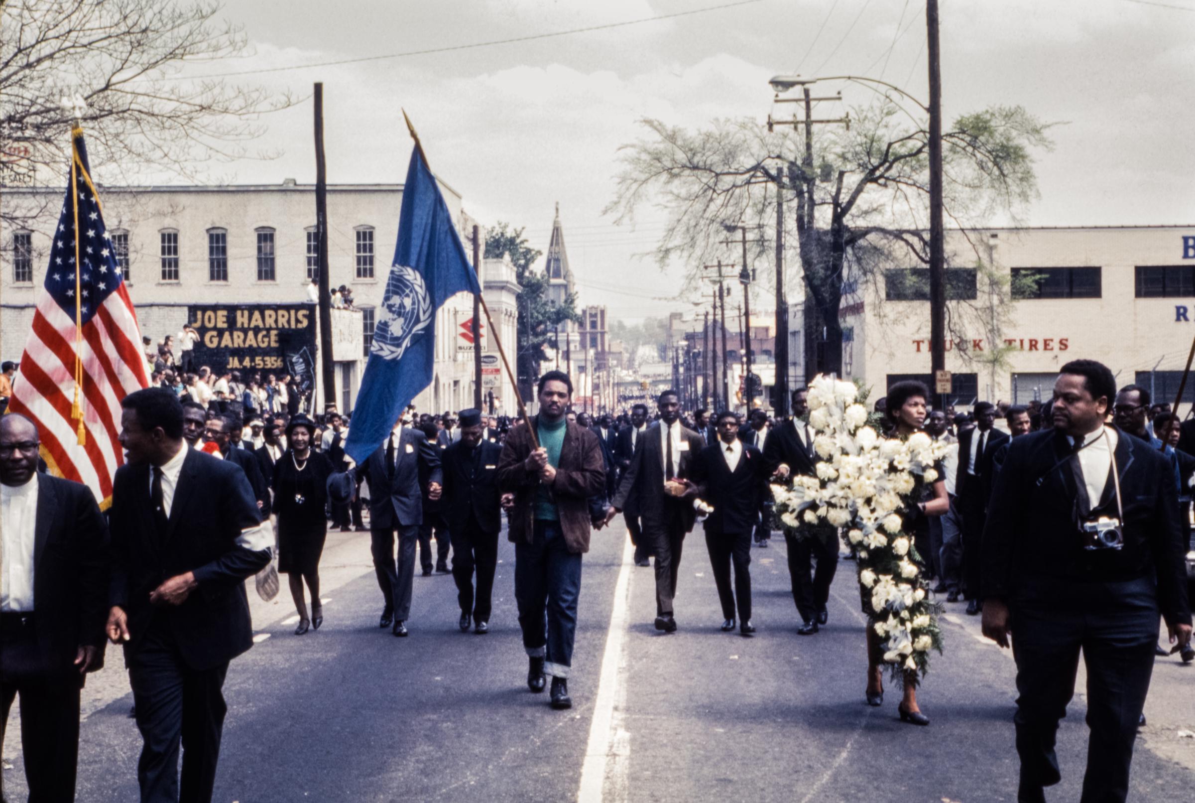 Jesse Jackson carries the United Nations flag in the funeral procession of Rev. Martin Luther King, Jr. on April 9, 1968 | Source: Getty Images