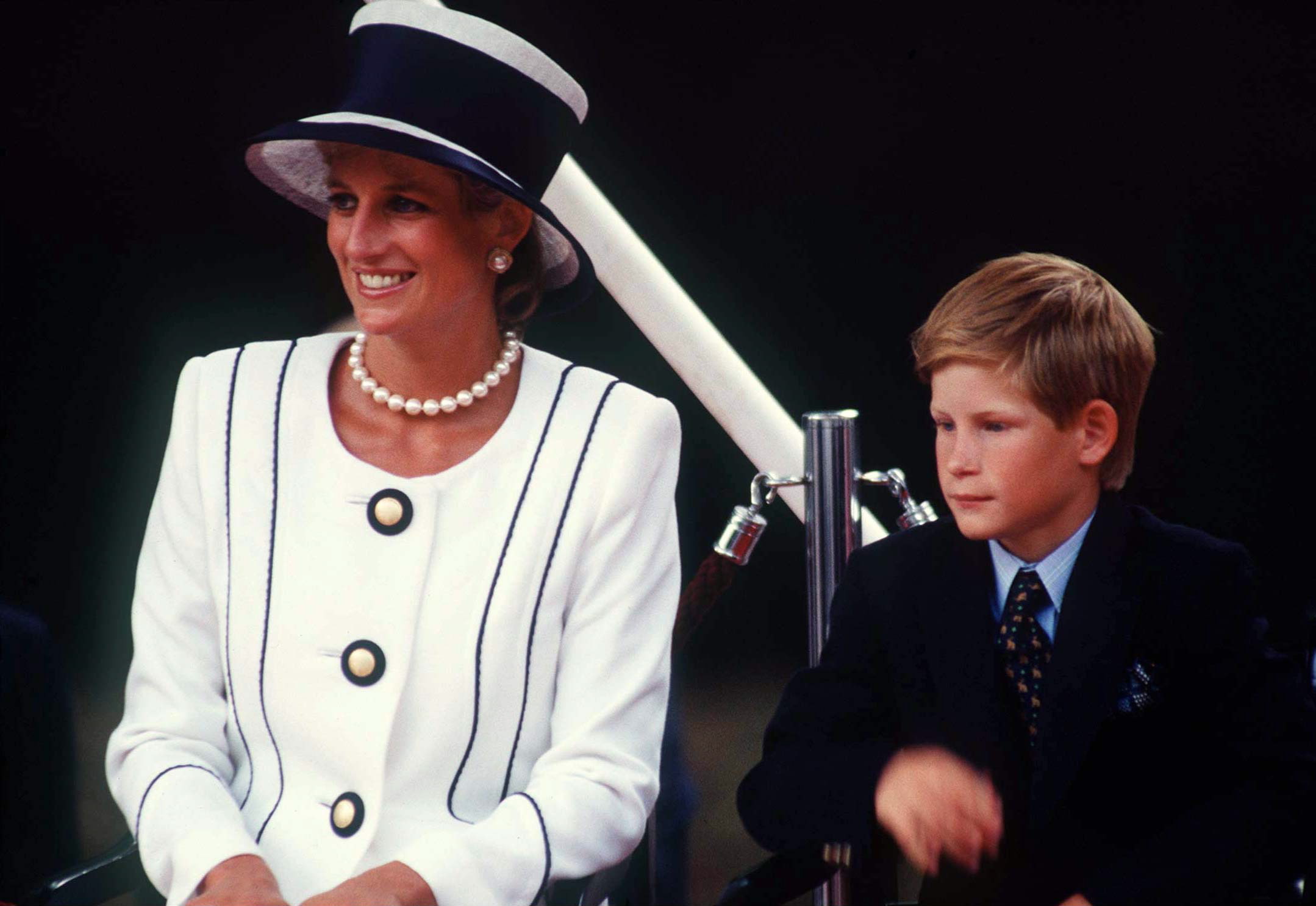 Princess Diana attended London's commemorations marking the 50th anniversary of Victory over Japan Day on August 19, 1995, with 10-year-old Harry by her side. | Source: Getty Images